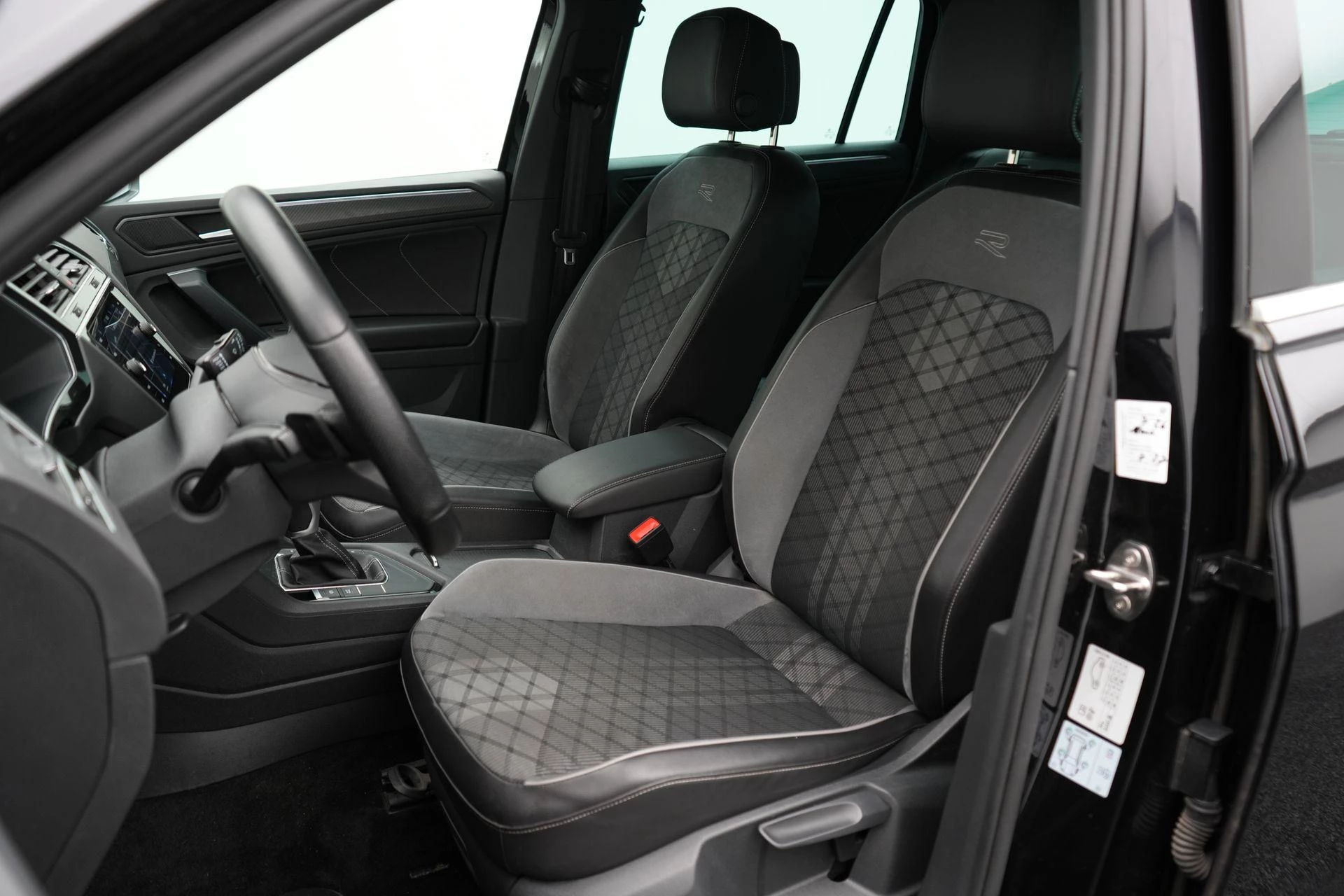 Volkswagen-Tiguan-image-9