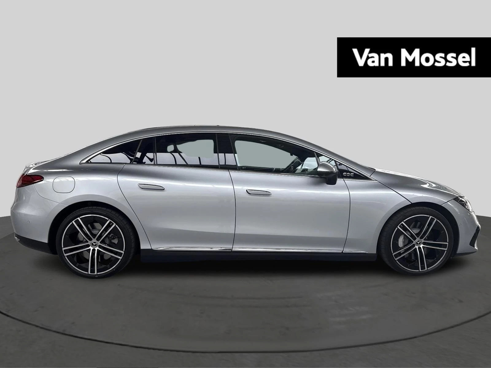 Mercedes-Benz-EQE-image-4