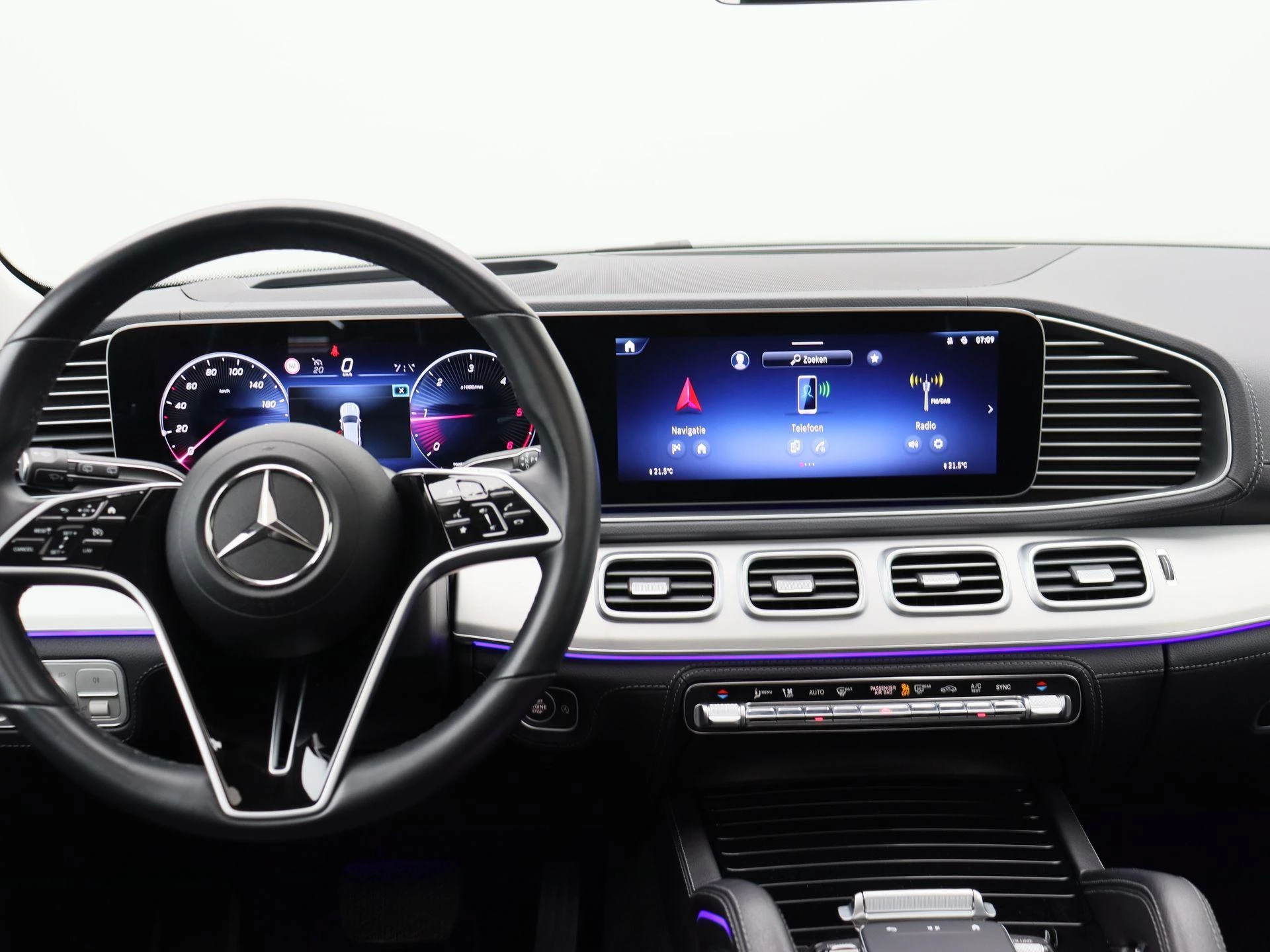 Mercedes-Benz GLE 300 d 4MATIC AMG LINE + AIRMATIC + TREKHAAK 3.5 TON + BURMESTER + PANO +