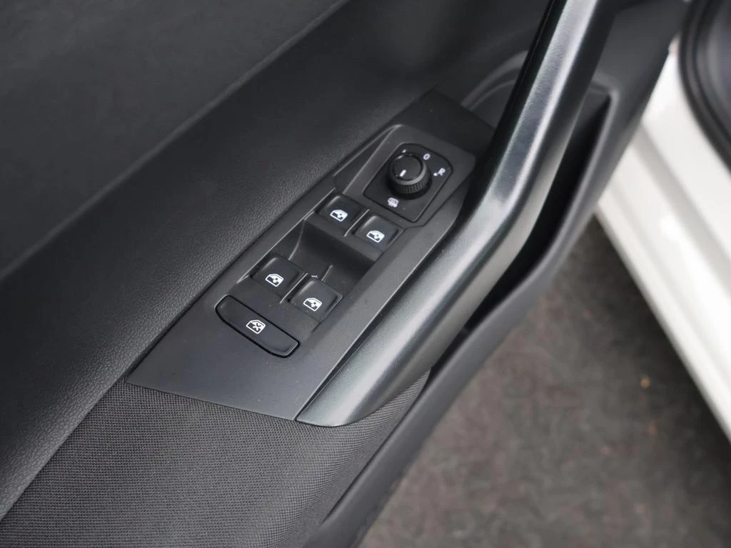 Volkswagen Polo Polo 1.0MPI 80 pk 5 versnellingen manueel *APP CONNECT*DIGITAL DASHBOARD*CRUISE CONTROL*...