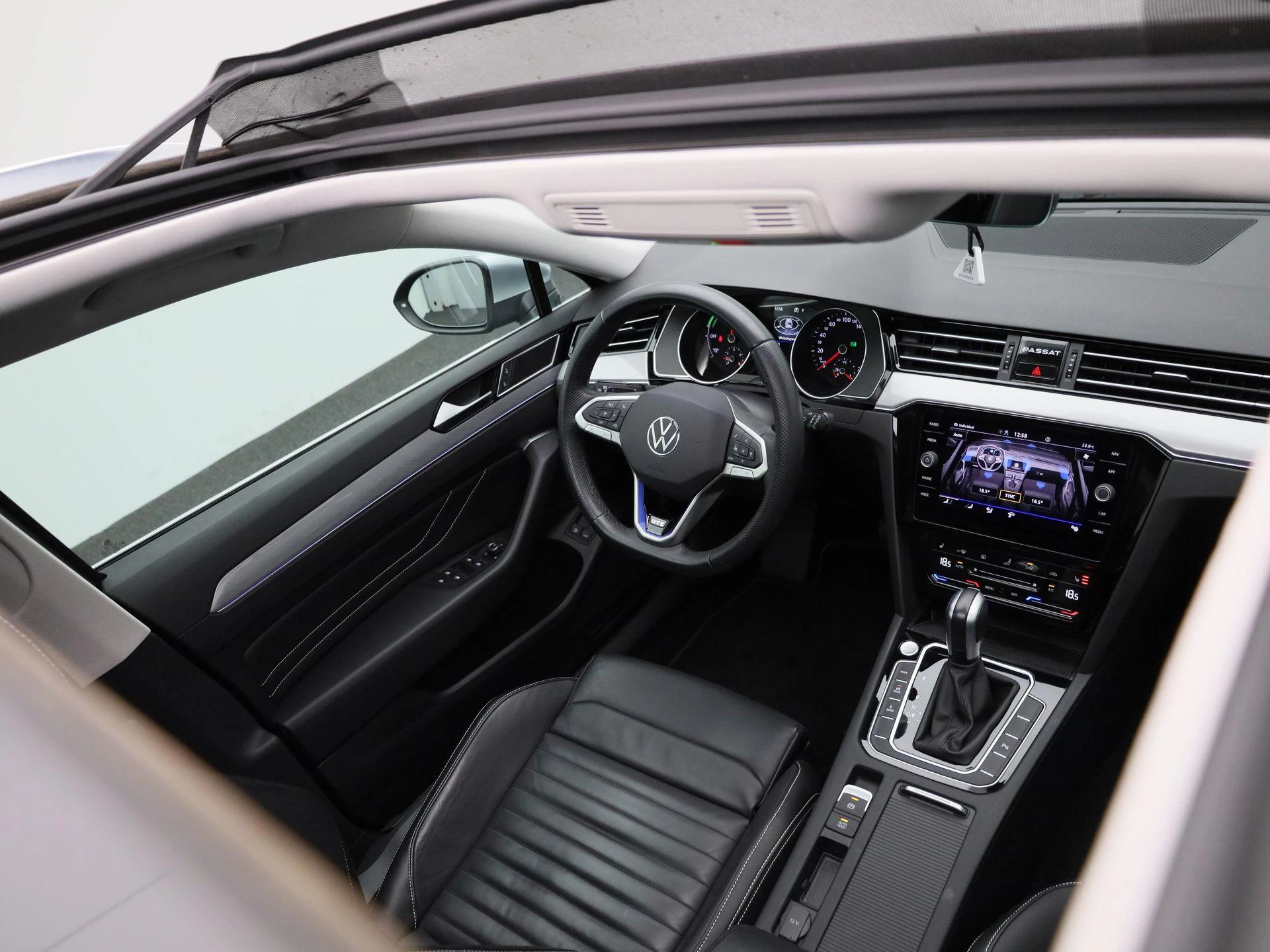 Volkswagen-Passat-image-46