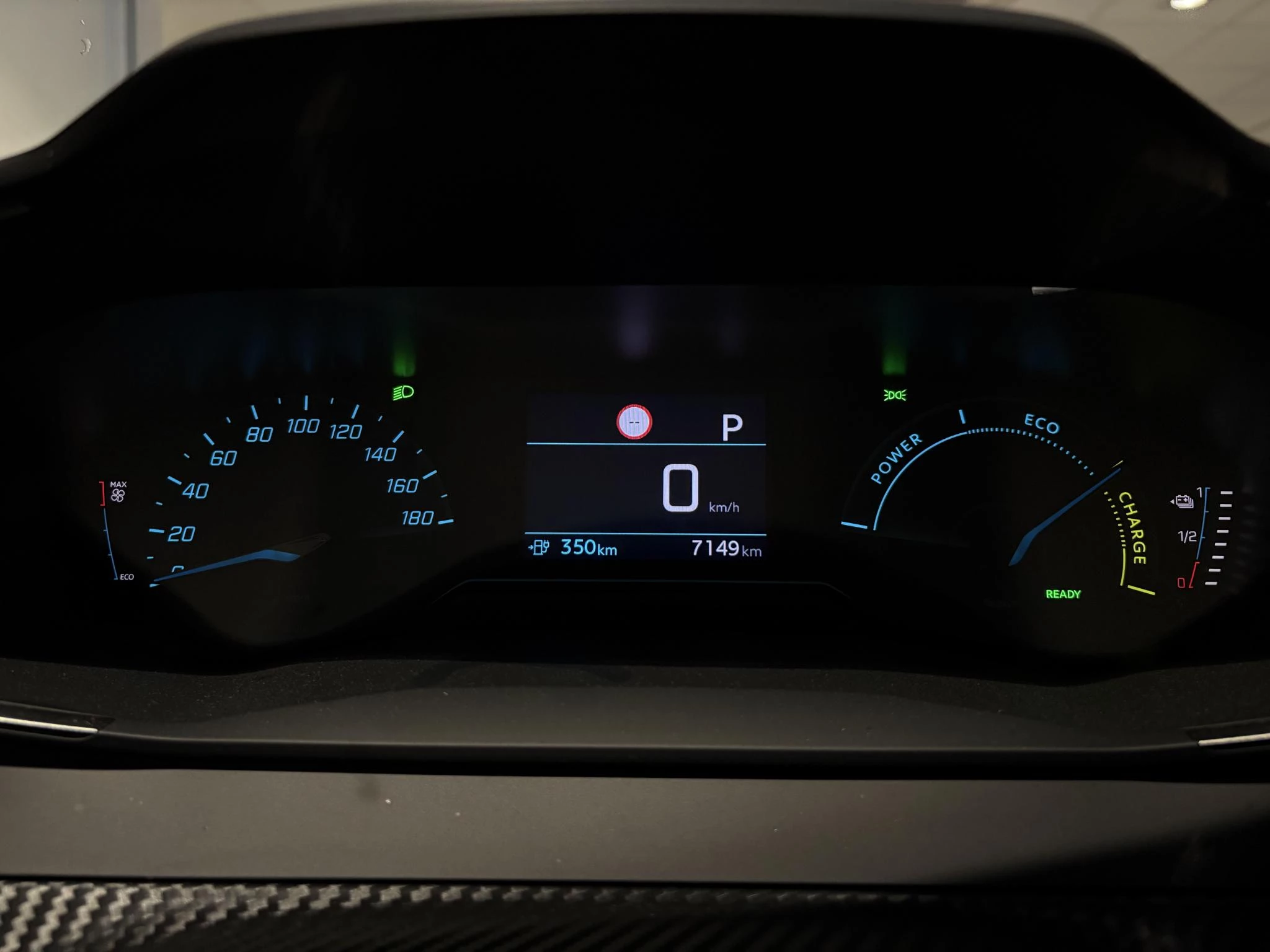 Peugeot-e-208-image-9