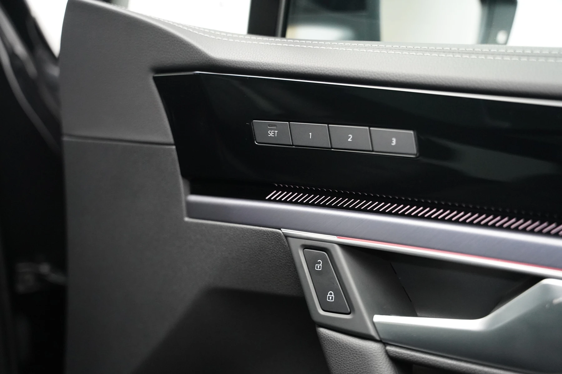 Volkswagen-Touareg-image-23