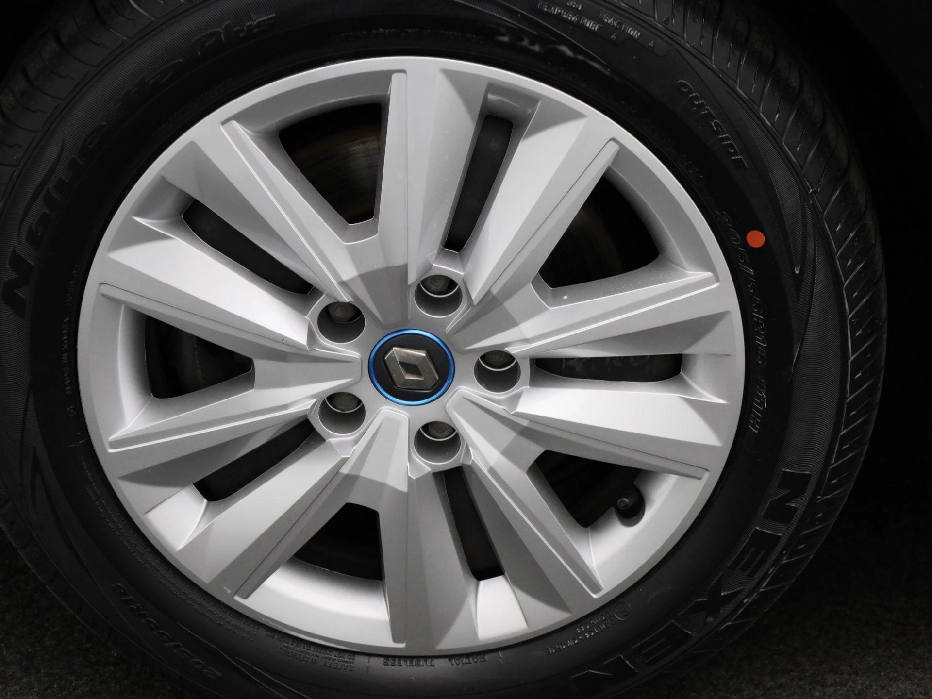 Renault-Megane E-Tech-image-11