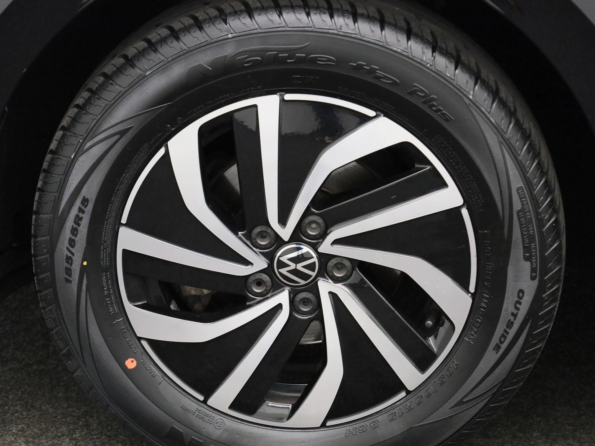 Volkswagen-Polo-image-13