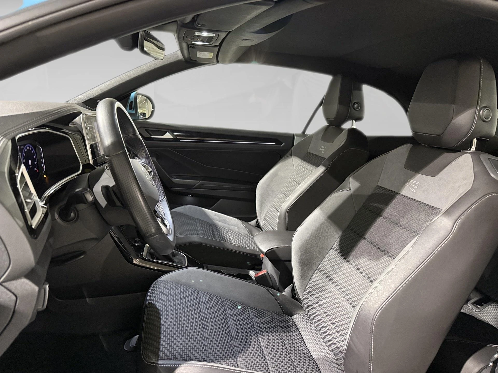 Volkswagen-T-Roc-image-3