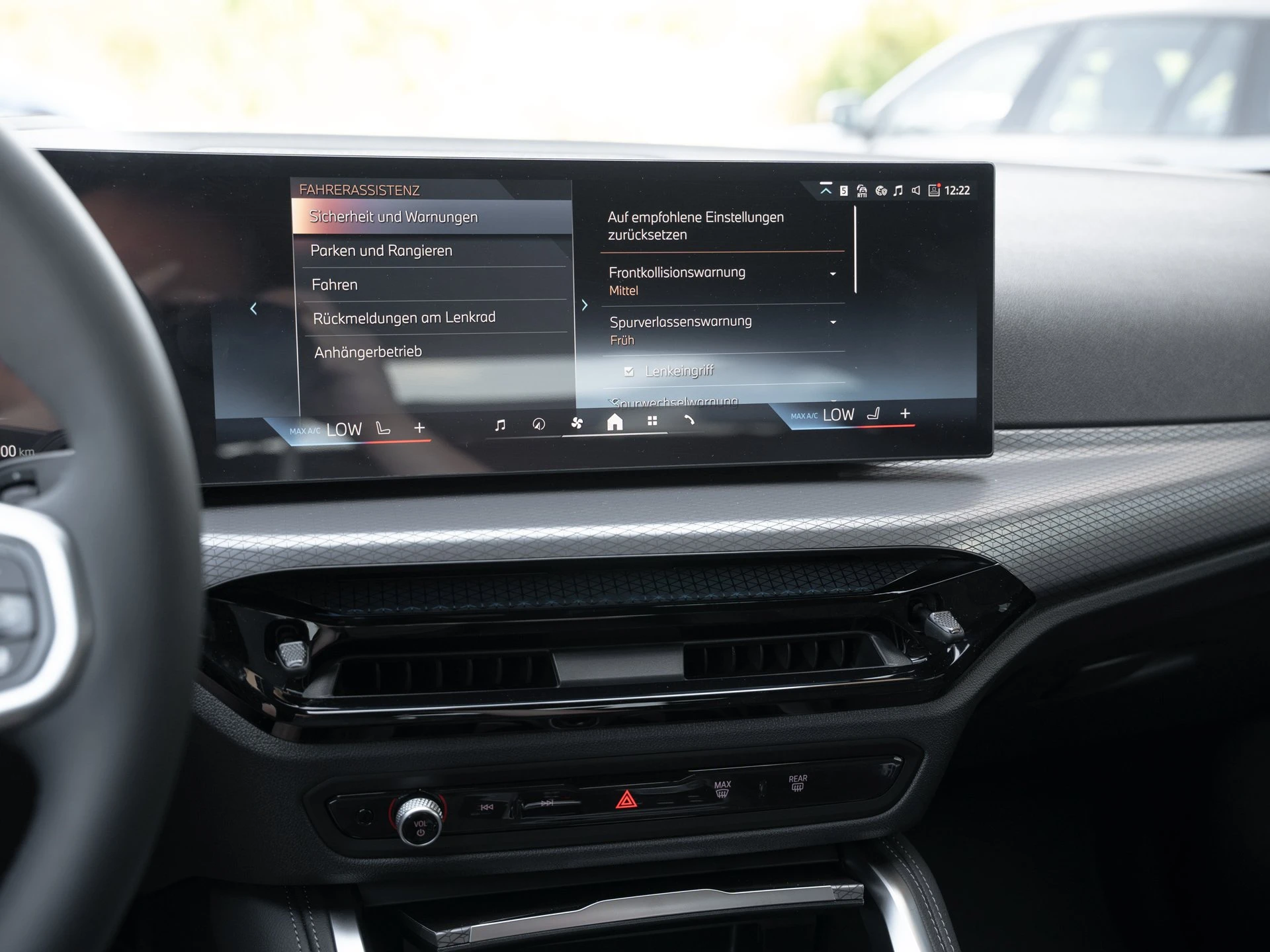 BMW-i4-image-19