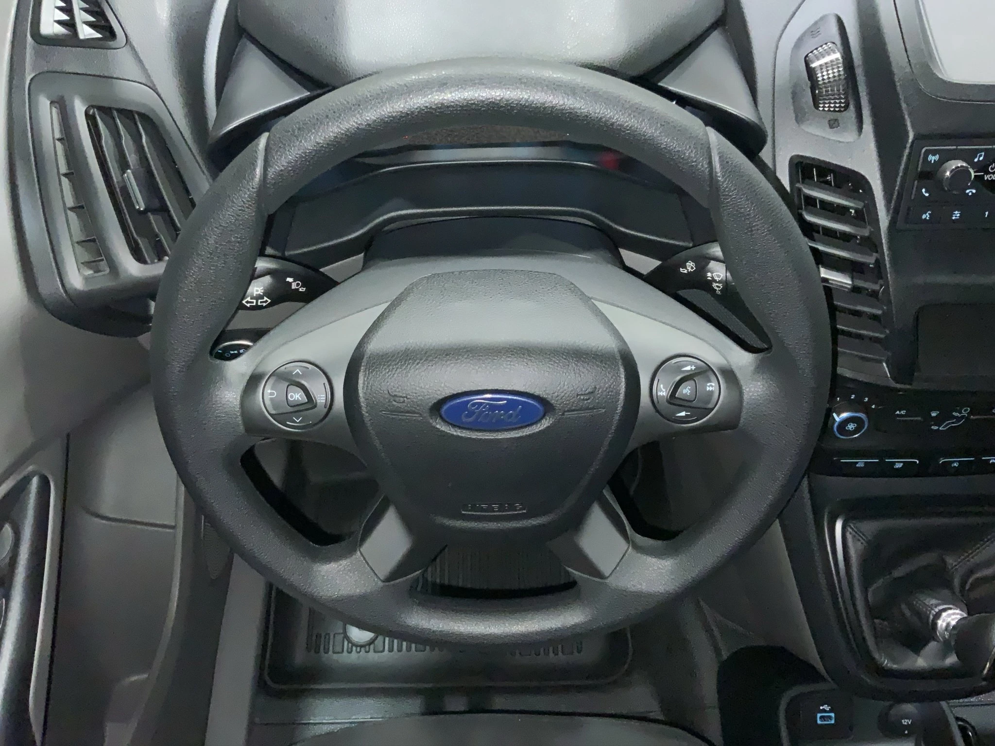 Ford-Transit Connect-image-11