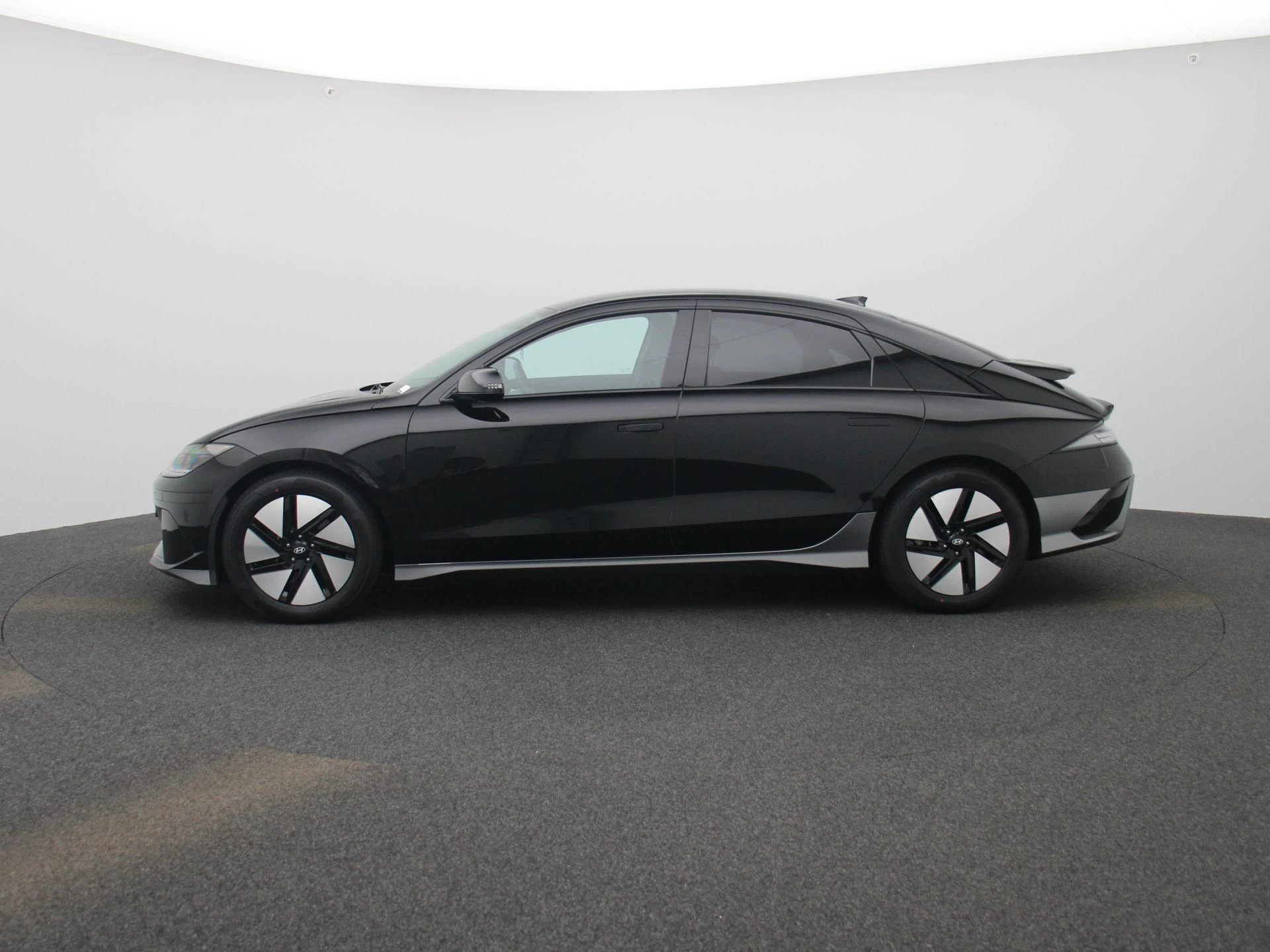 Hyundai-IONIQ 6-image-3