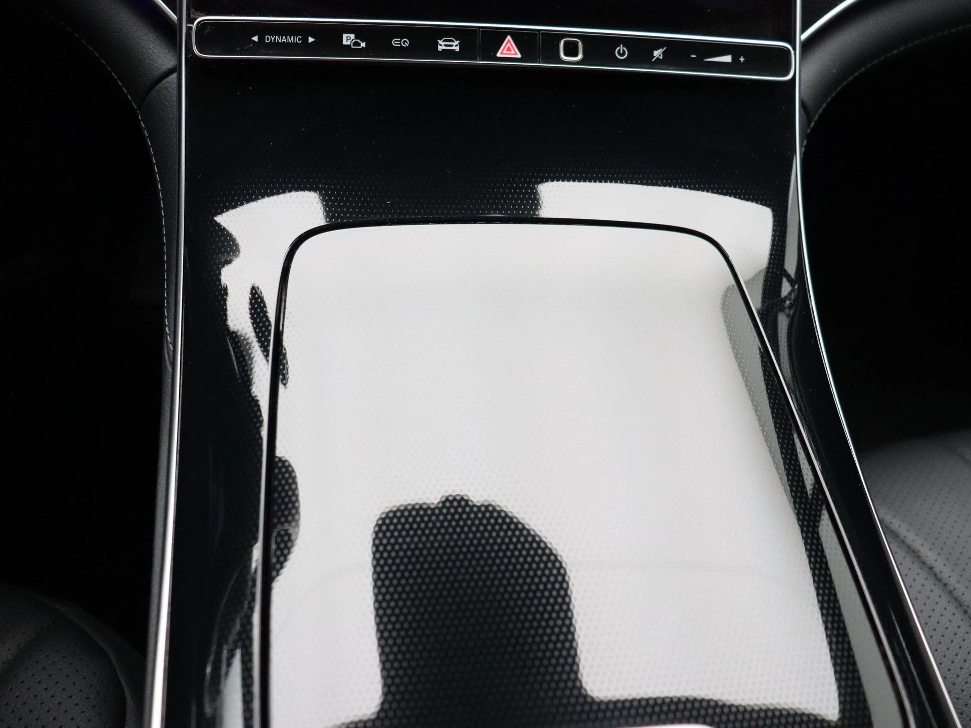 Mercedes-Benz-EQE-image-13