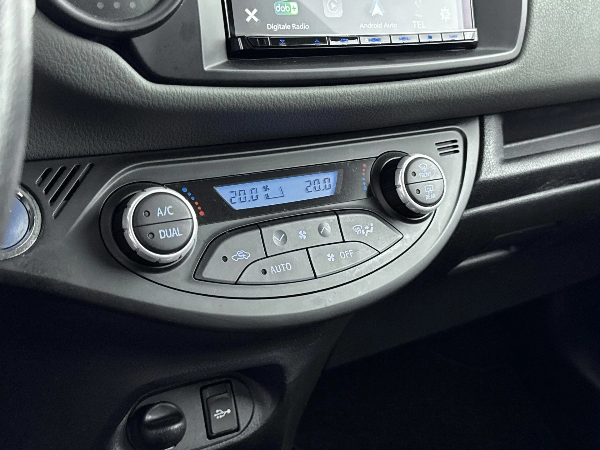 Toyota-Yaris-image-9