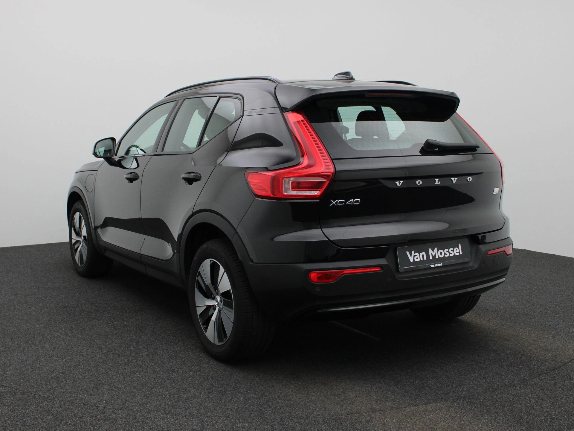 Volvo-XC40-image-1
