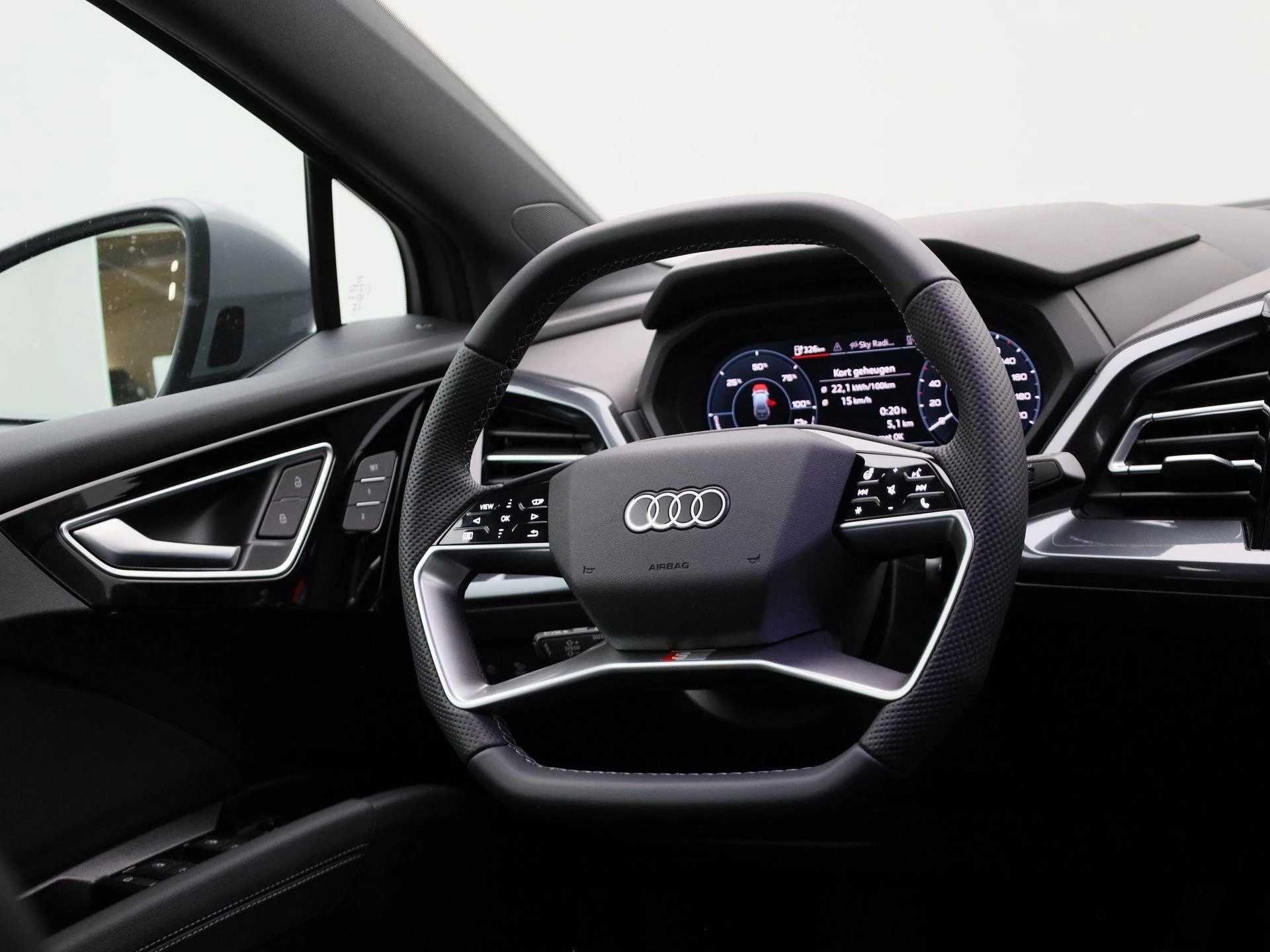 Audi-Q4 e-tron-image-43