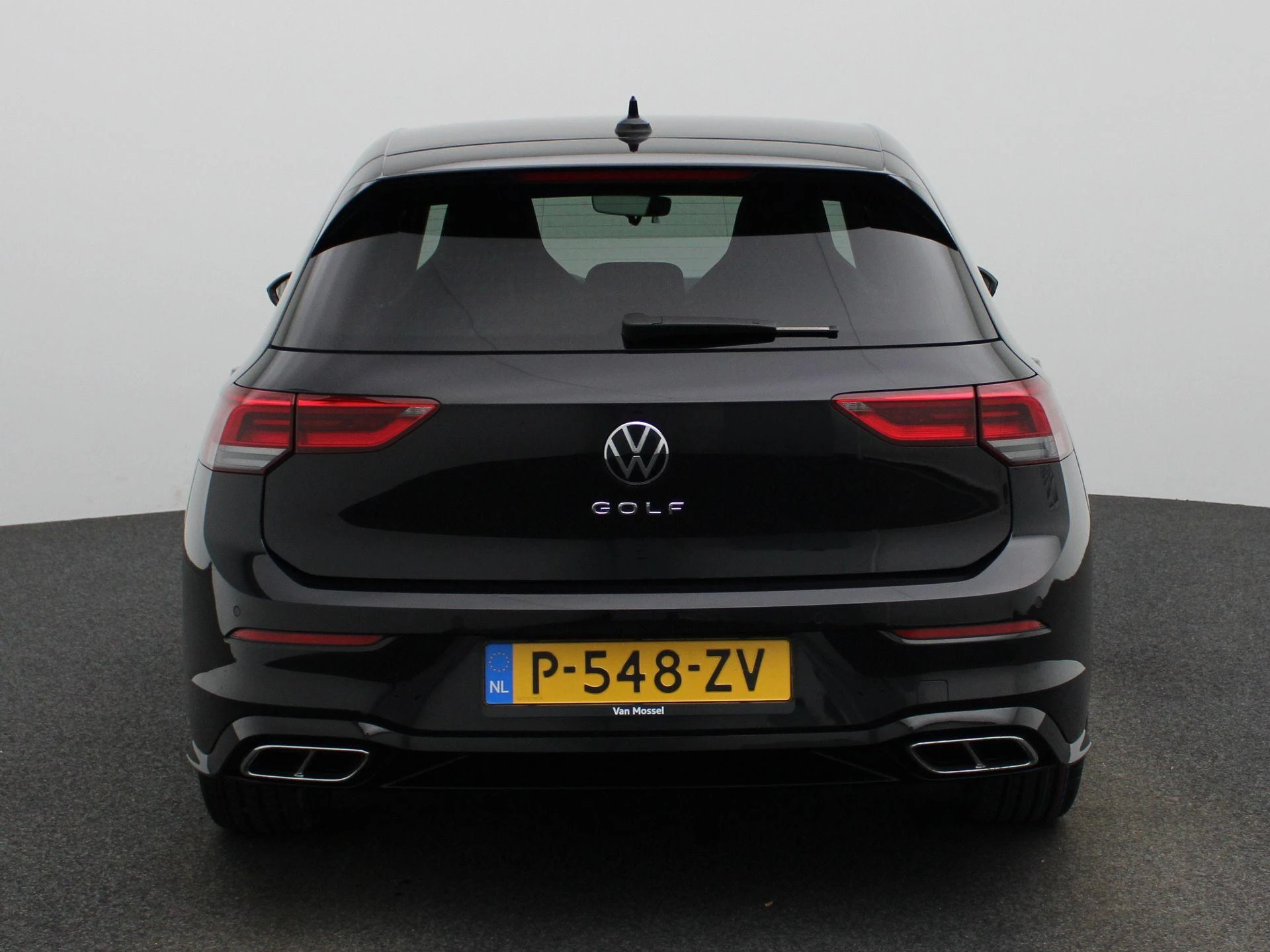 Volkswagen-Golf-image-4