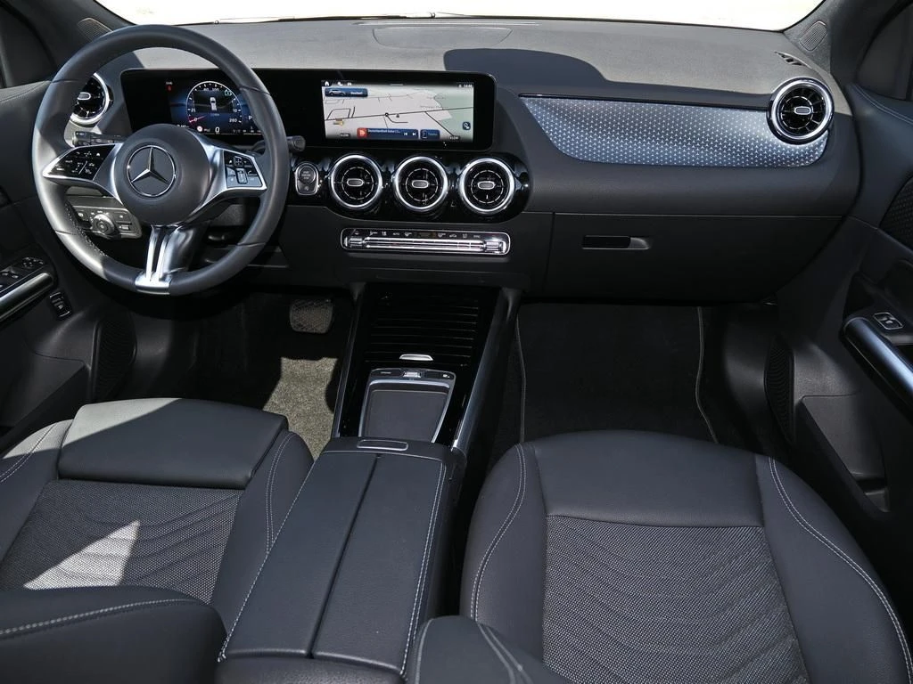 Mercedes-Benz-GLA 200 d-image-13