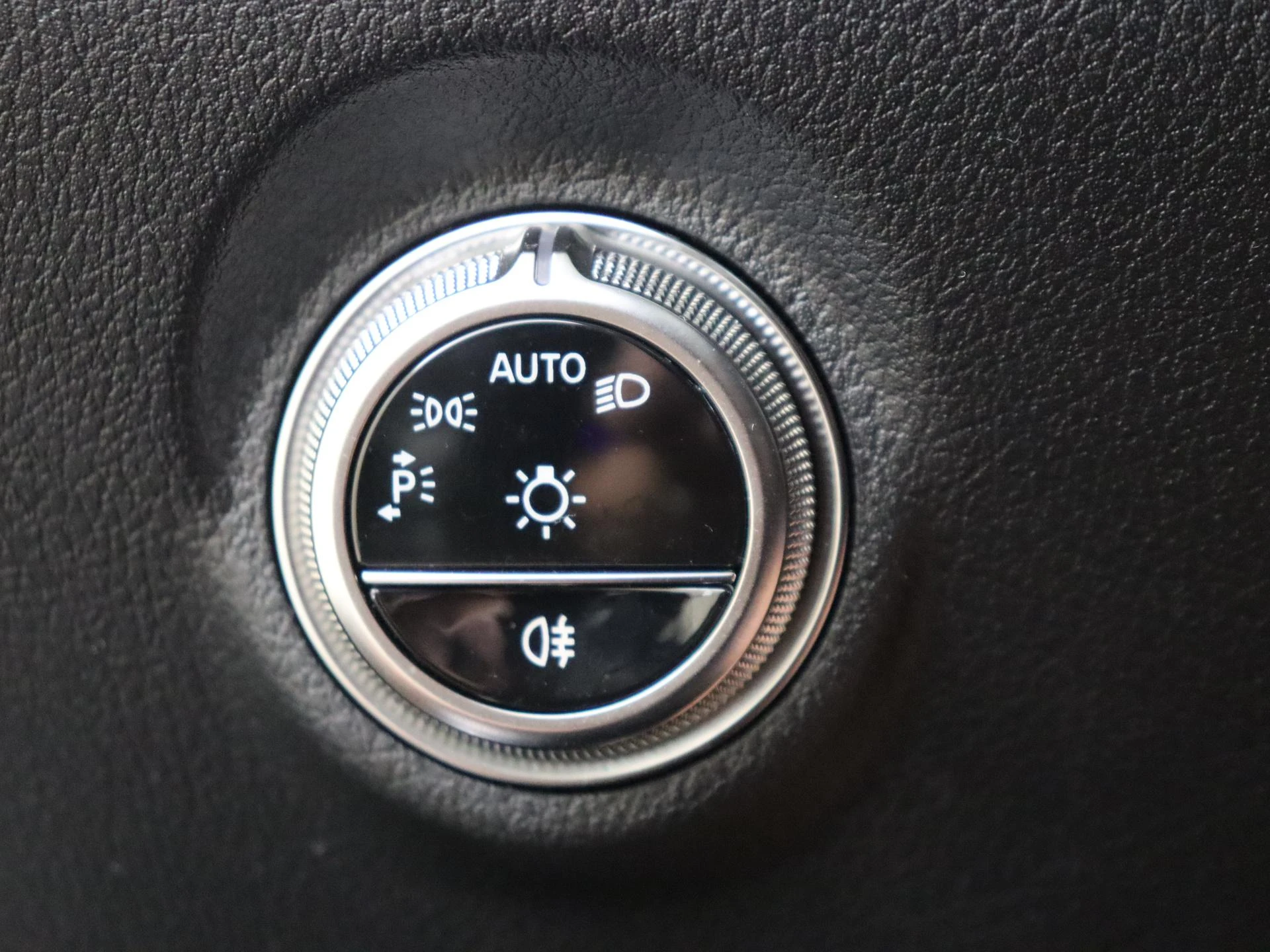 Mercedes-Benz-C-Klasse-image-23