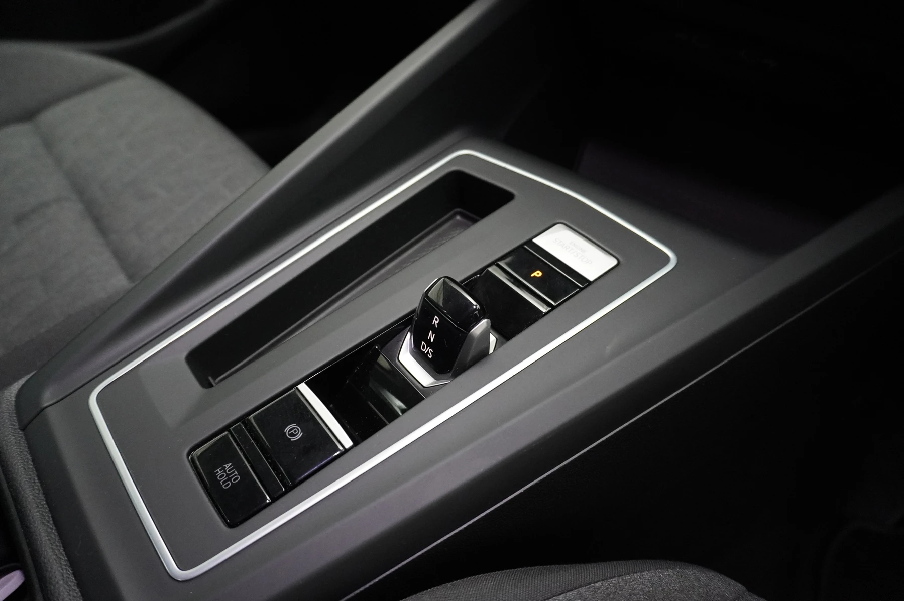 Volkswagen-Golf-image-33