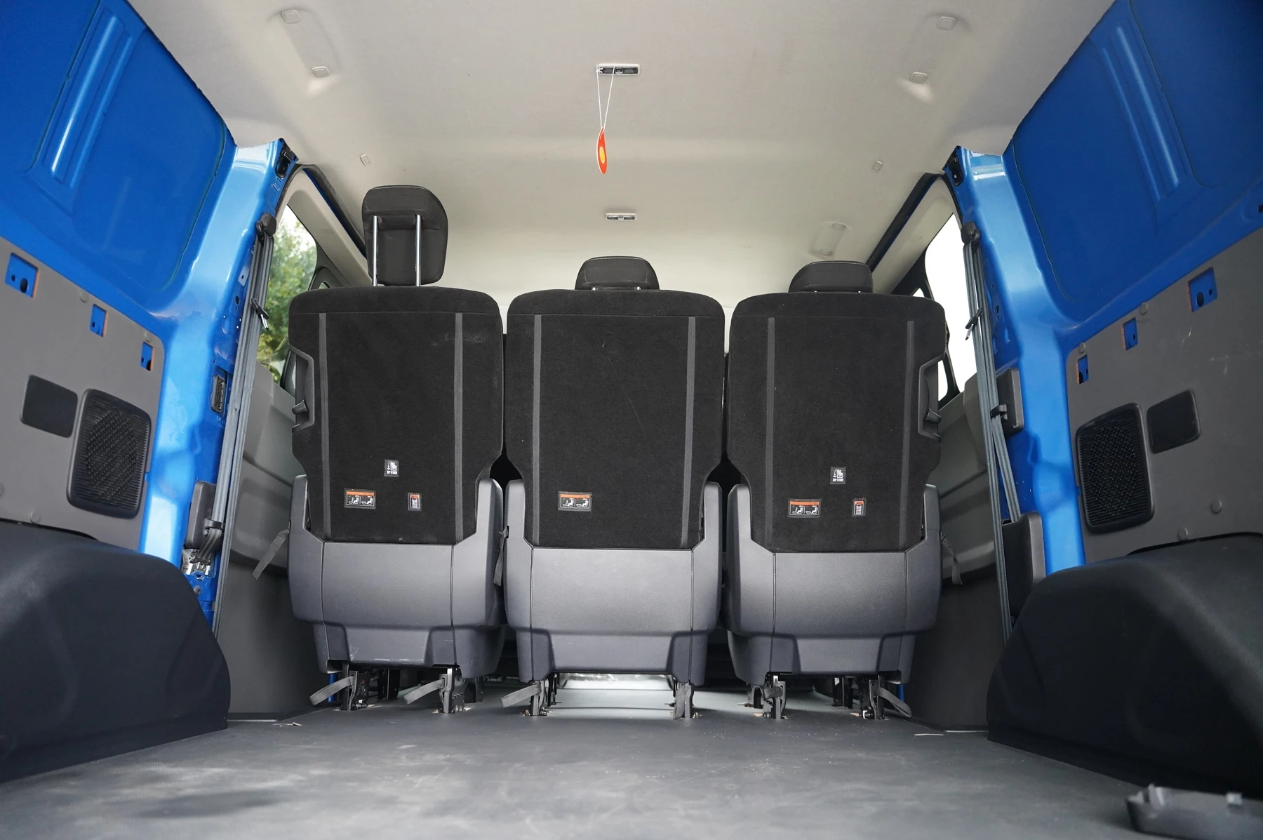 Volkswagen-Transporter-image-10