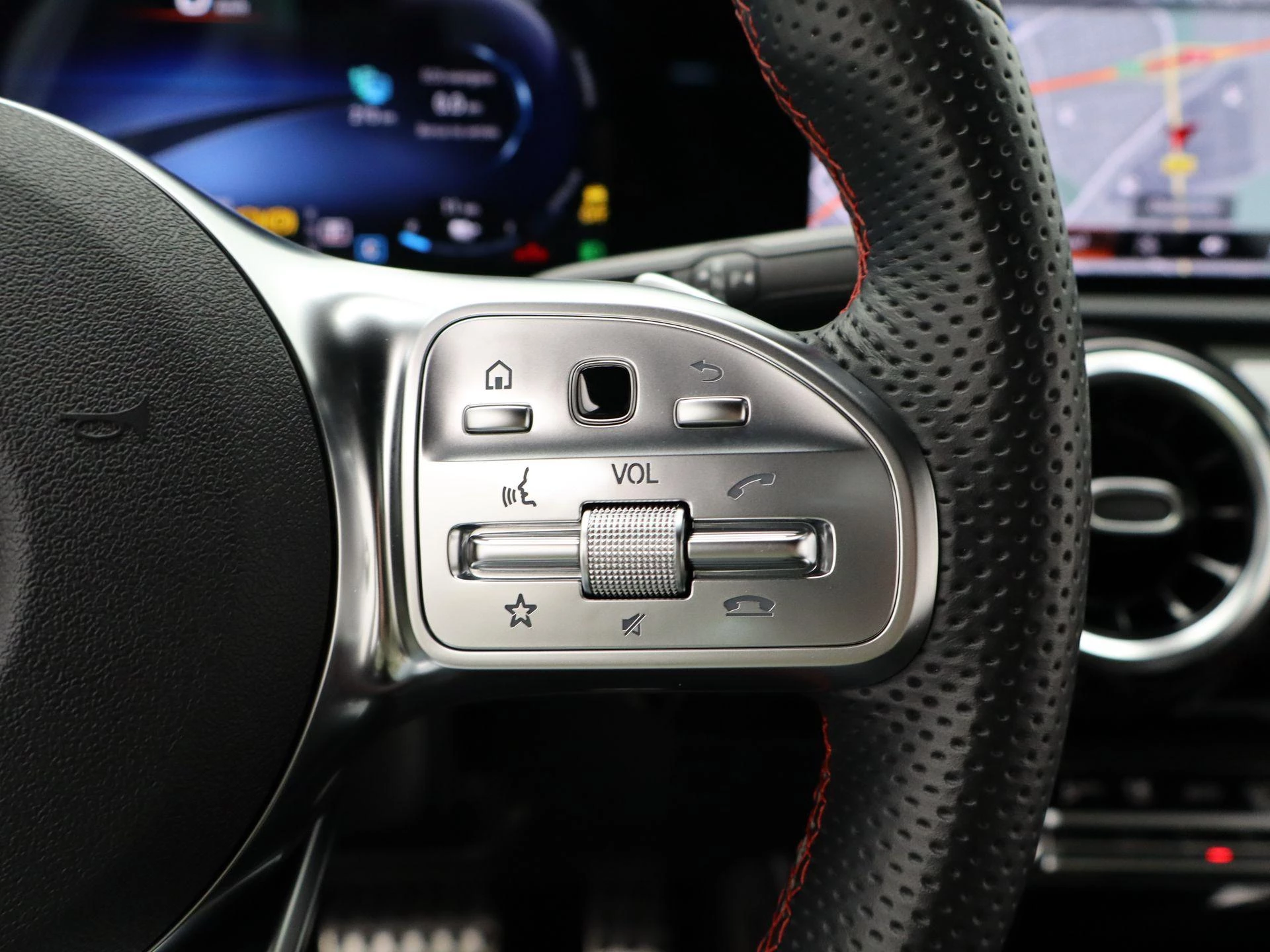 Mercedes-Benz-A-Klasse-image-20