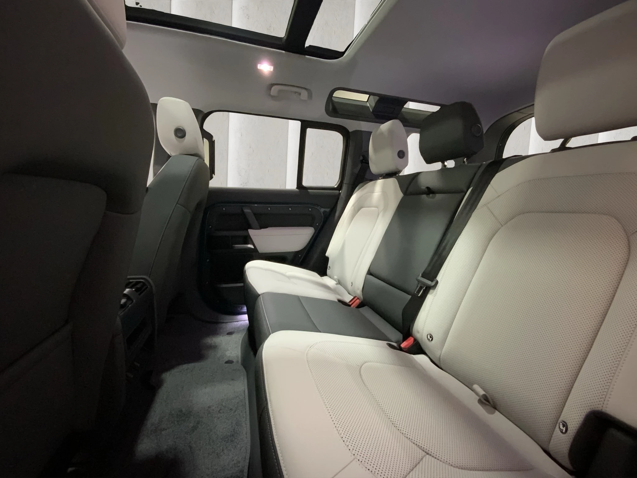 Land Rover-Defender-image-7