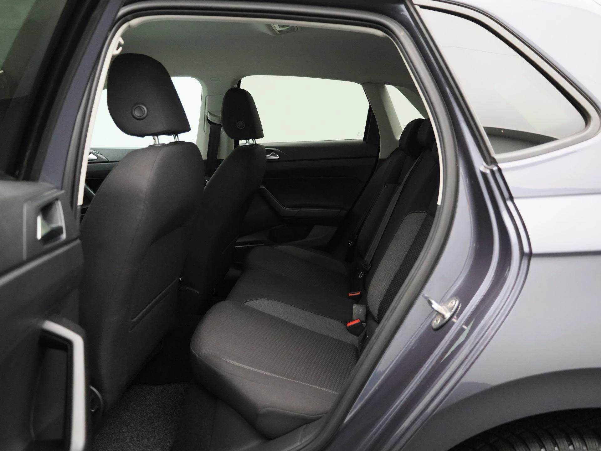 Volkswagen-Polo-image-9