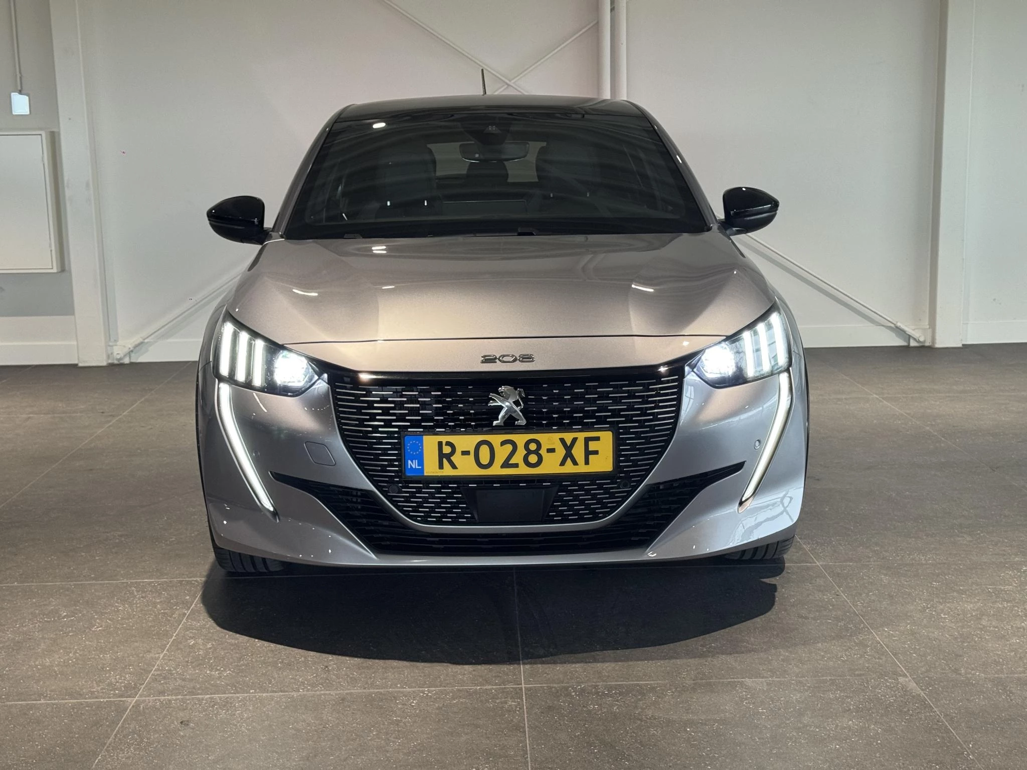 Peugeot-e-208-image-1