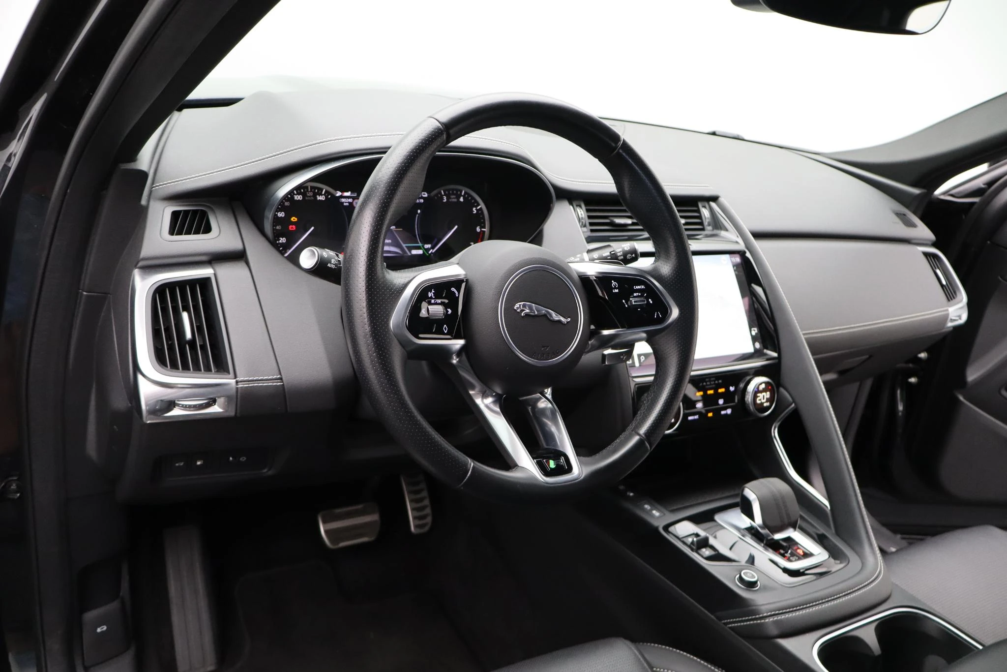 Jaguar-E-PACE-image-29