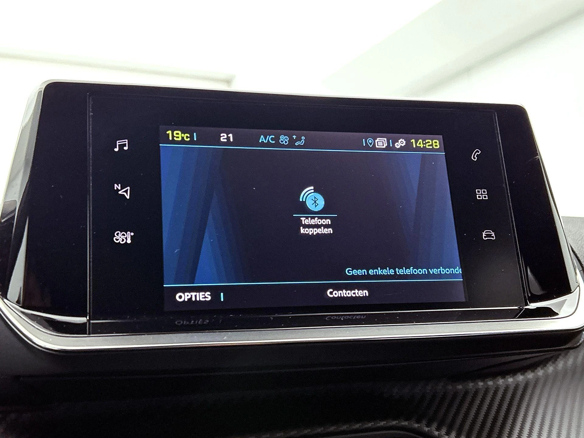 Peugeot-e-2008-image-11