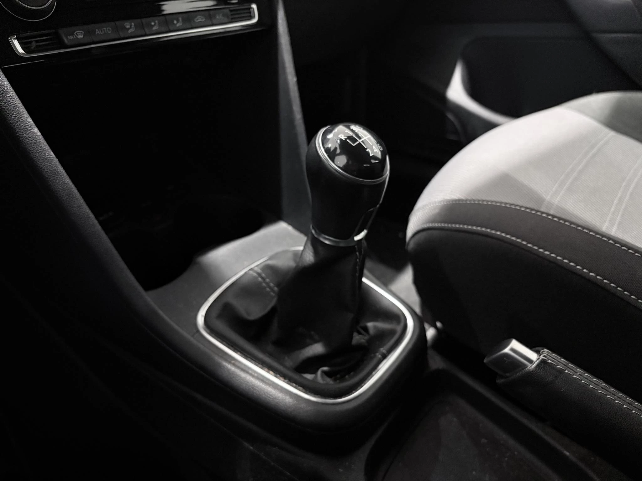 Volkswagen-Polo-image-26