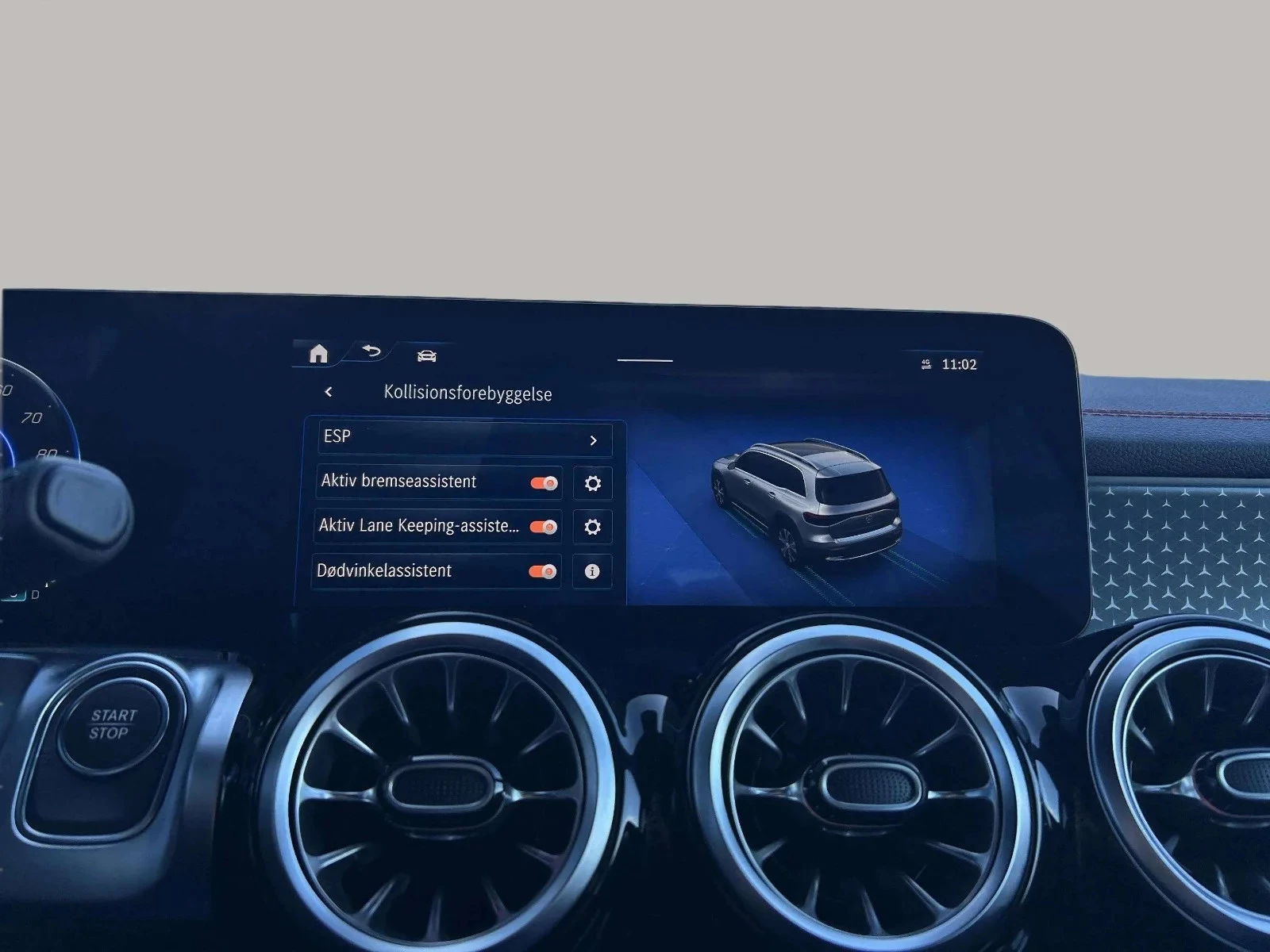 Mercedes-Benz-EQB-image-18