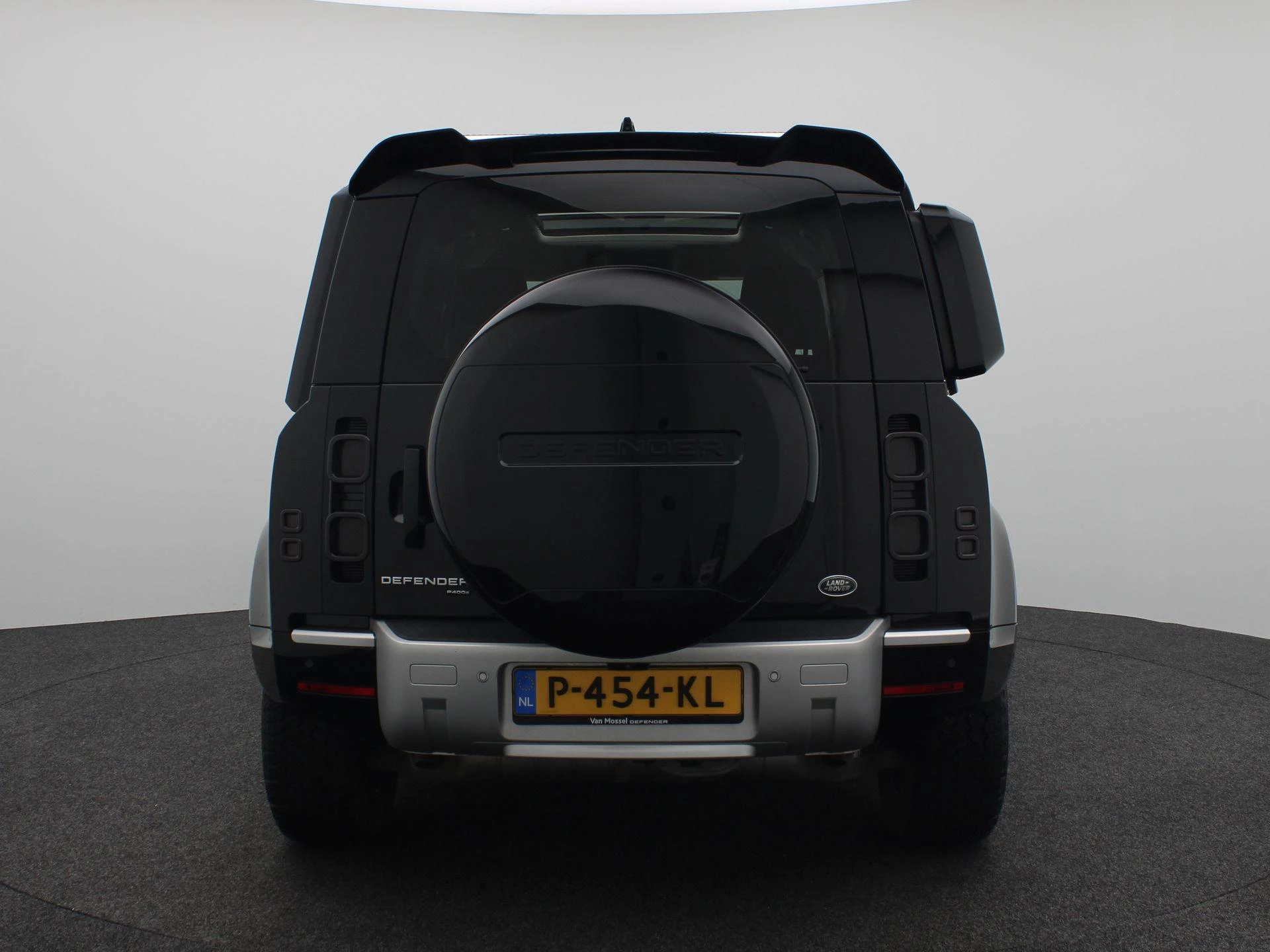 Land Rover-Defender-image-4