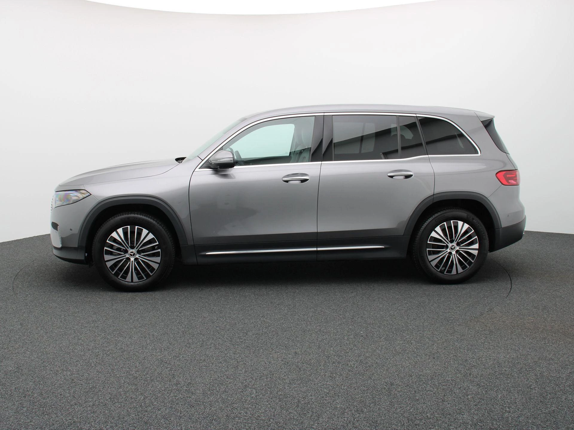 Mercedes-Benz EQB 300 Luxury Line 4Matic + CARPLAY + ELECTRIC ART ADVANCED PLUS +