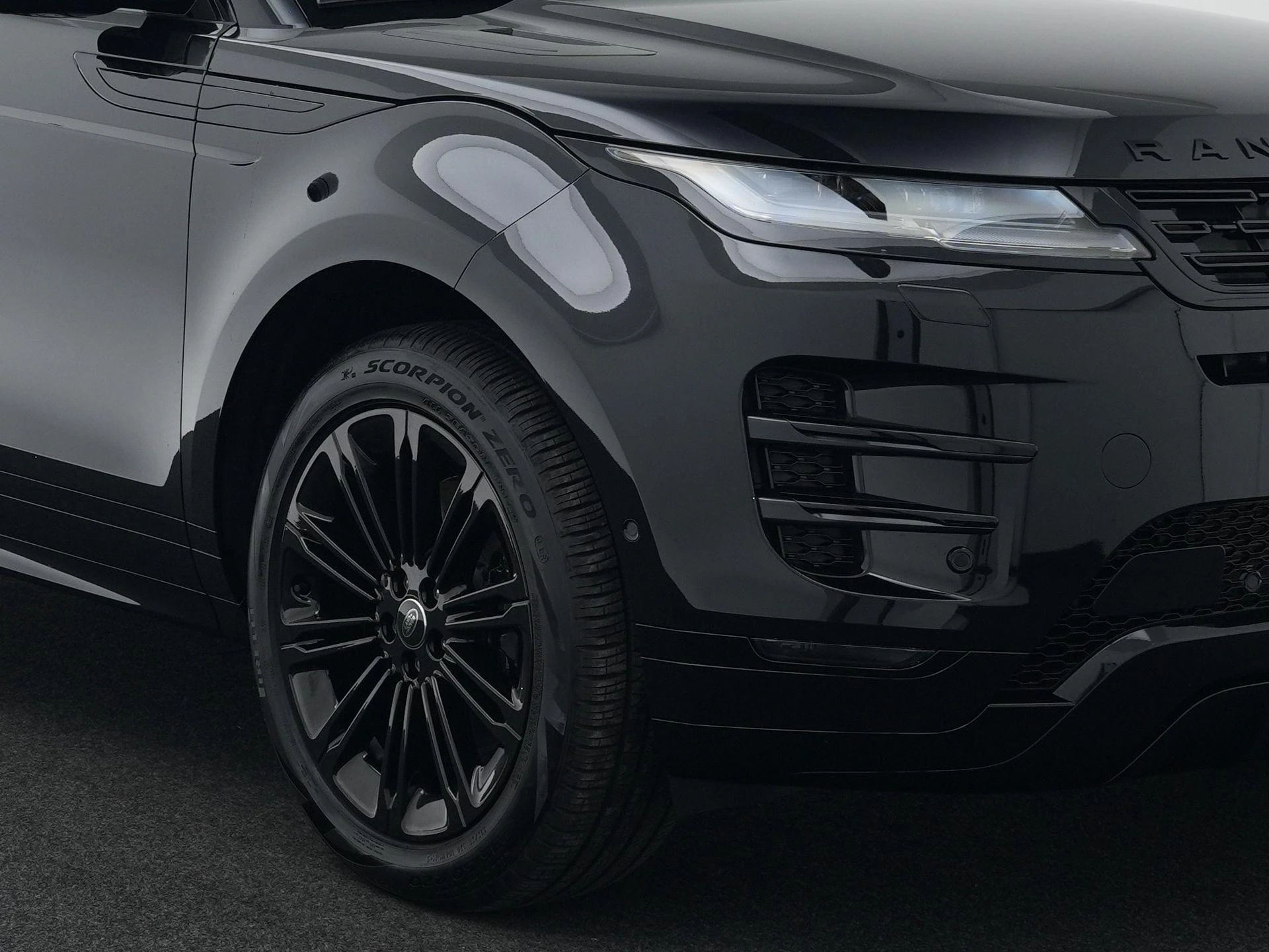 Land Rover-Range Rover Evoque-image-10