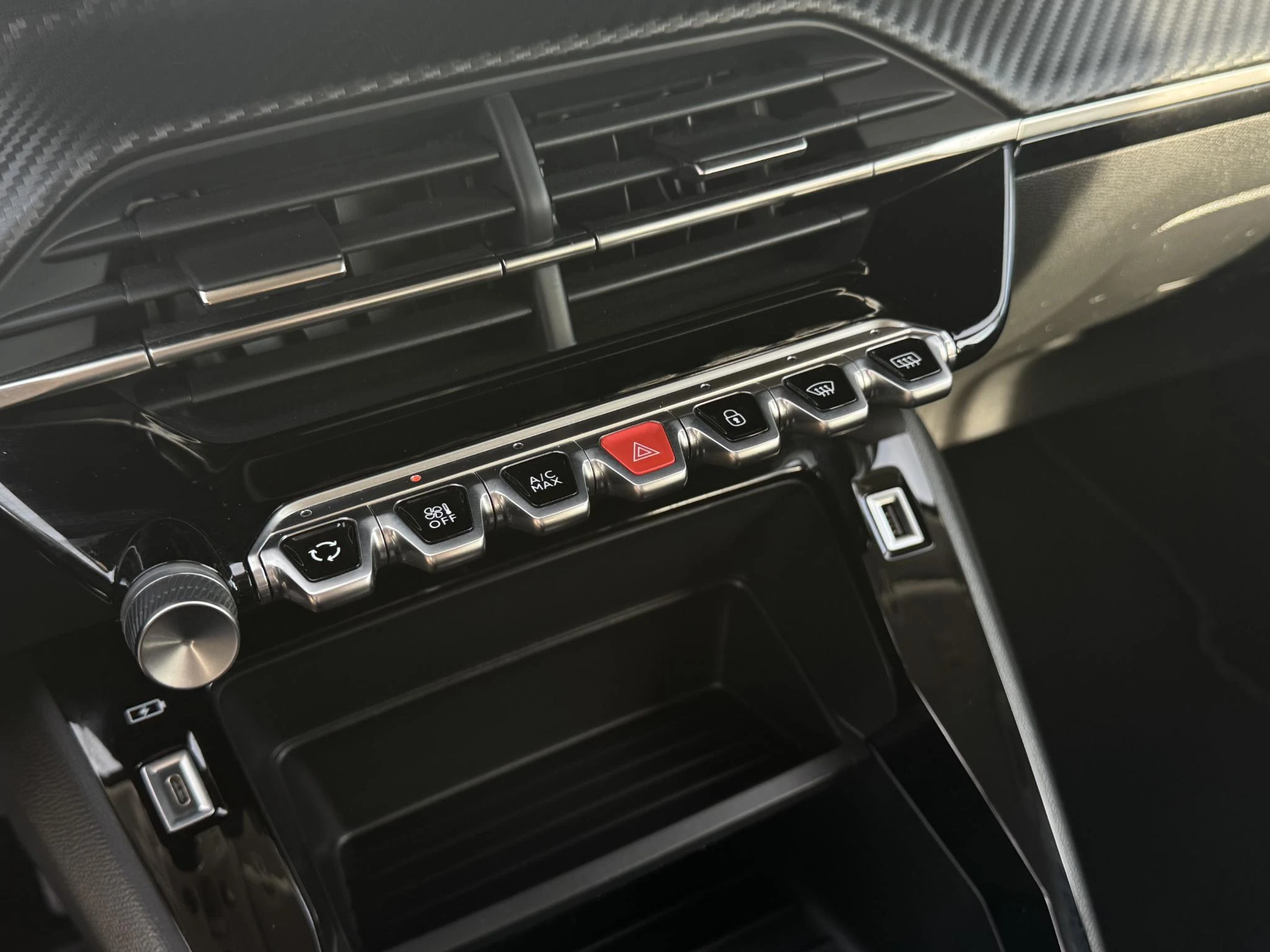 Peugeot-e-208-image-16