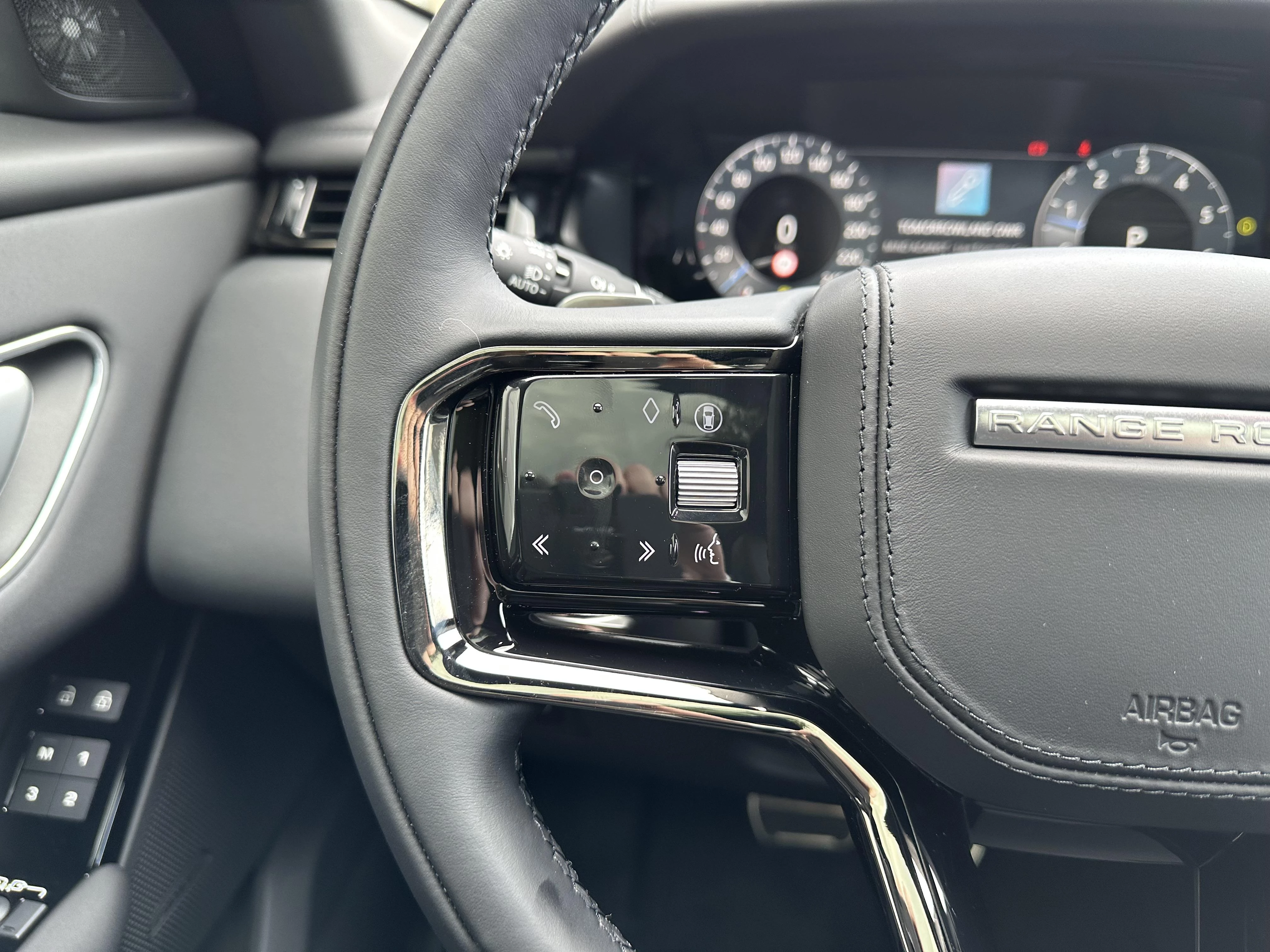 Land Rover-Range Rover Velar-image-18