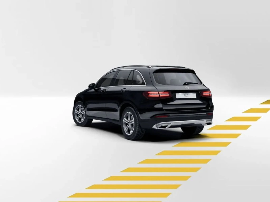 Mercedes-Benz-GLC 220 d-image-3