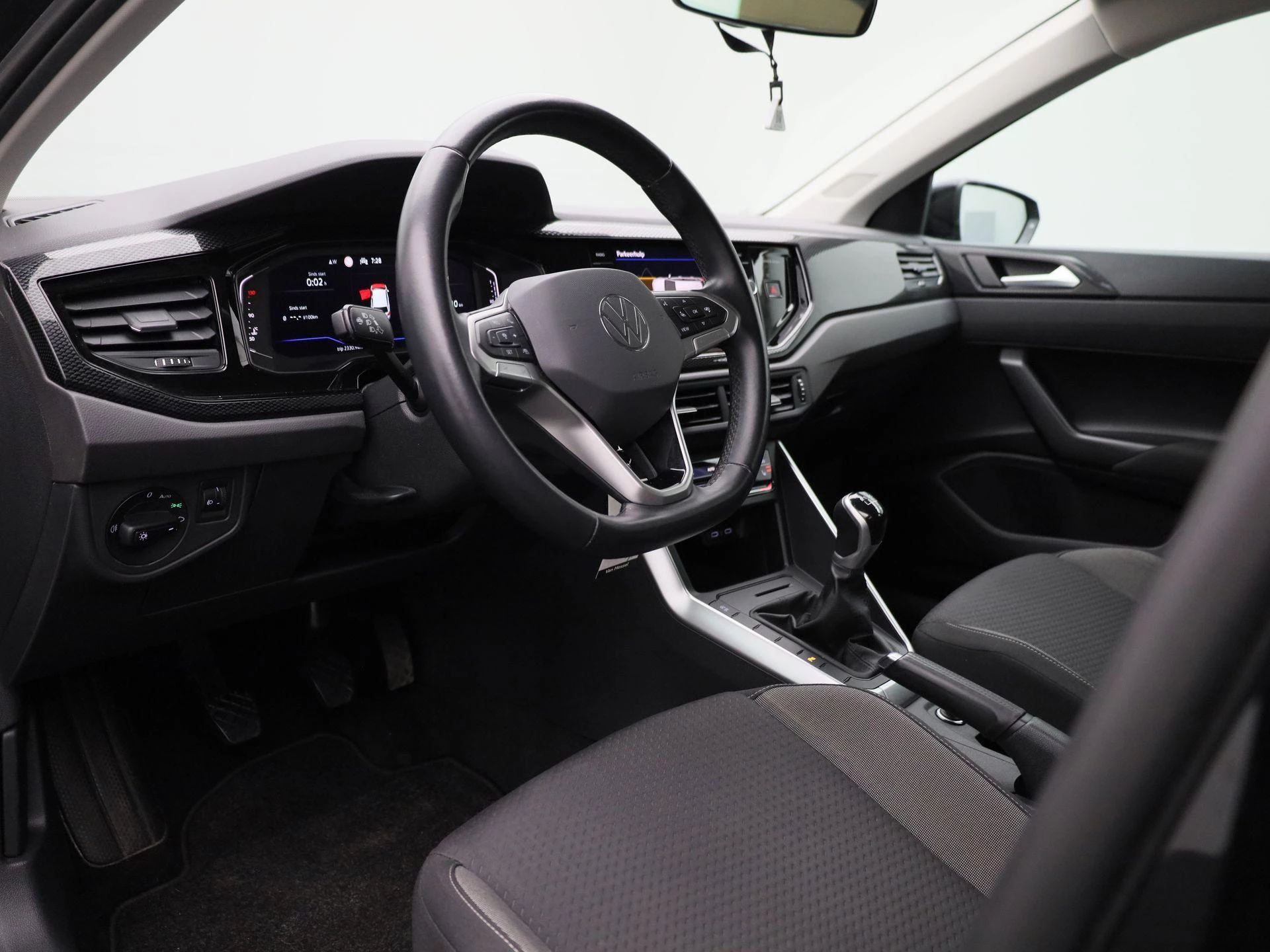 Volkswagen-Polo-image-29