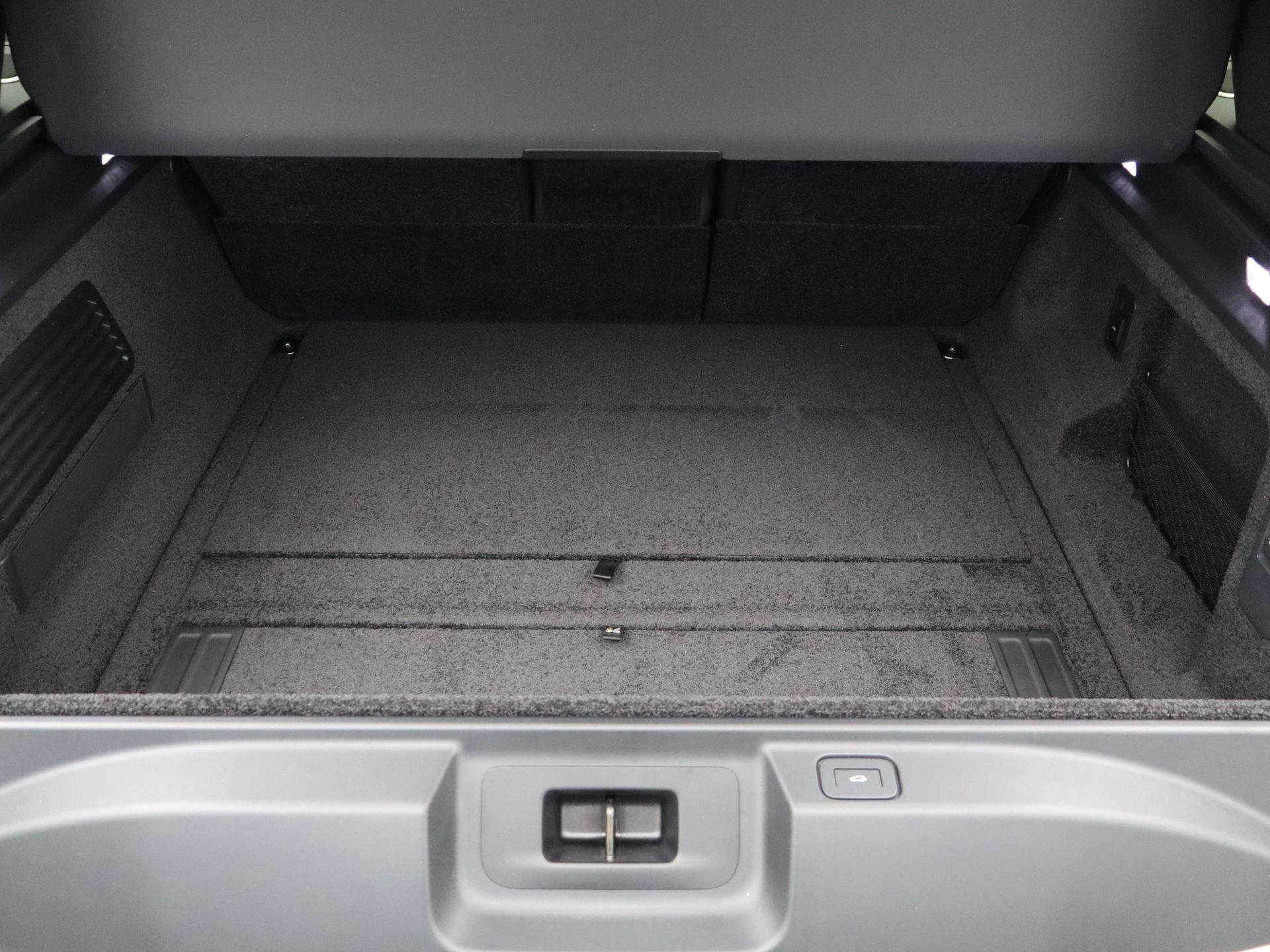 Land Rover-Range Rover-image-33