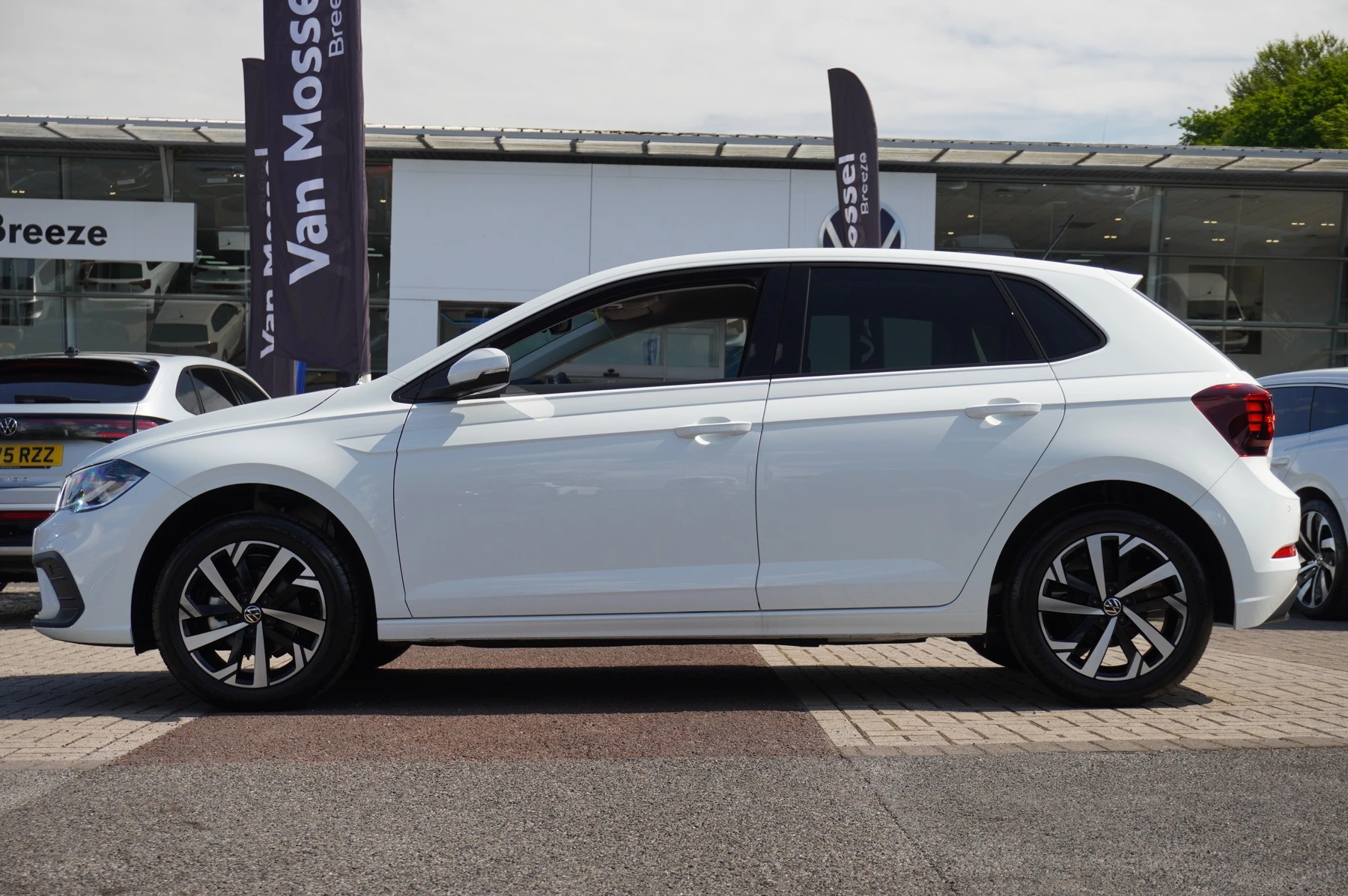 Volkswagen-Polo-image-13