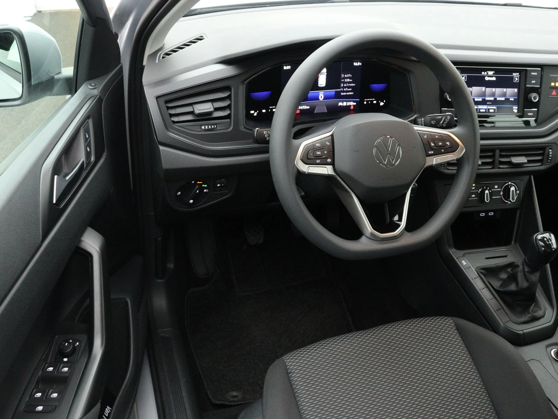 Volkswagen-Polo-image-5