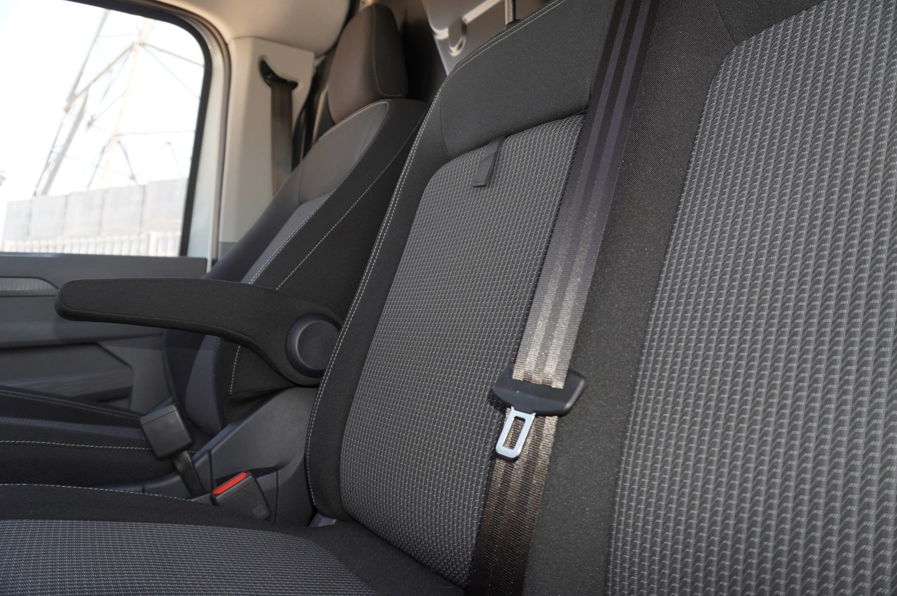 Volkswagen-Transporter-image-35