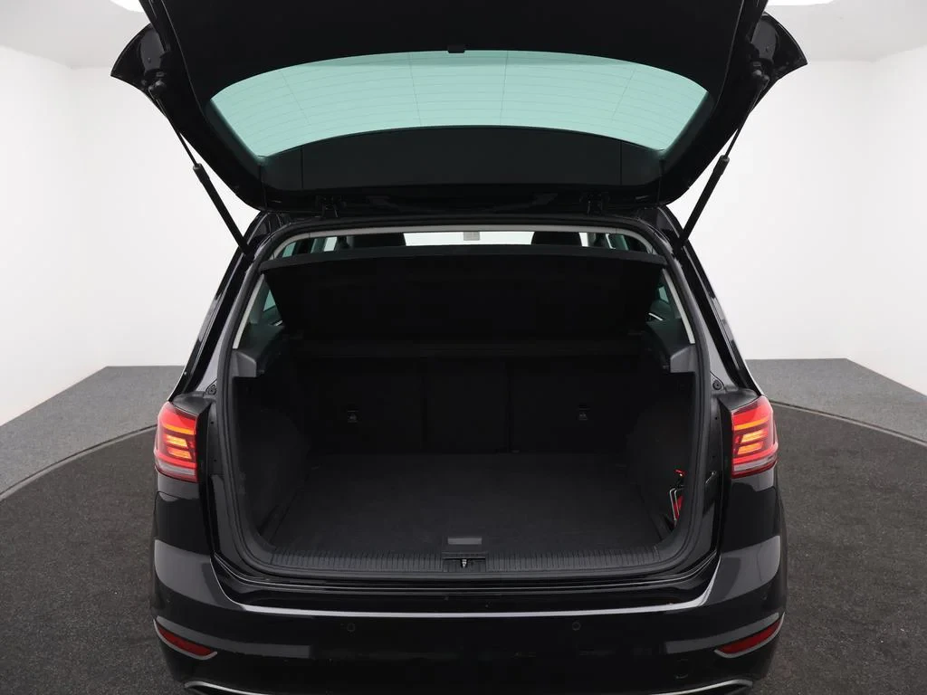 Volkswagen-Golf Sportsvan-image-13