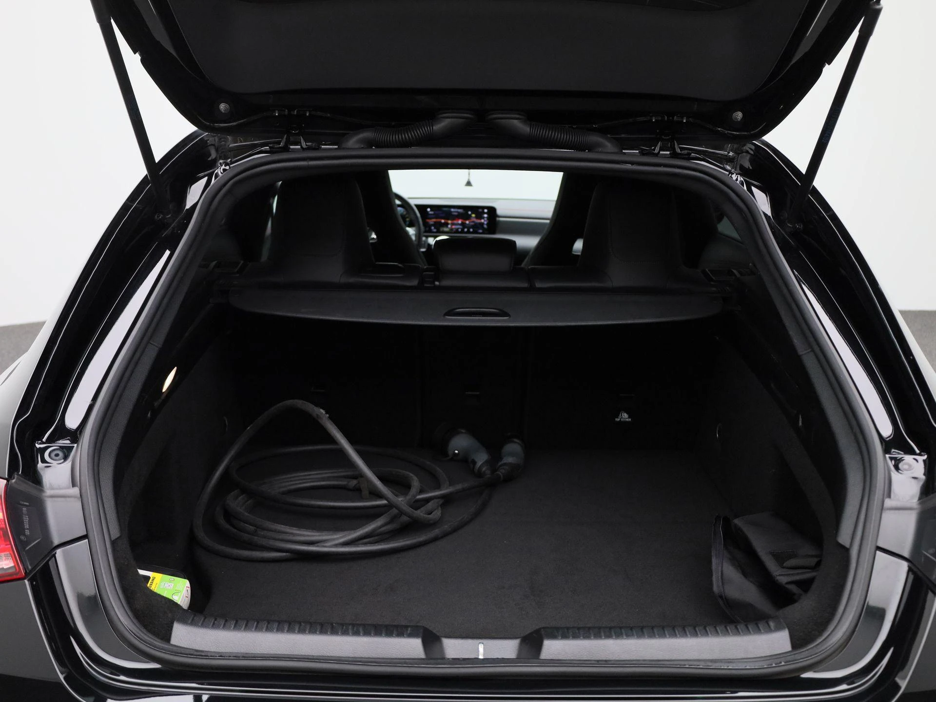 Mercedes-Benz-CLA-image-13