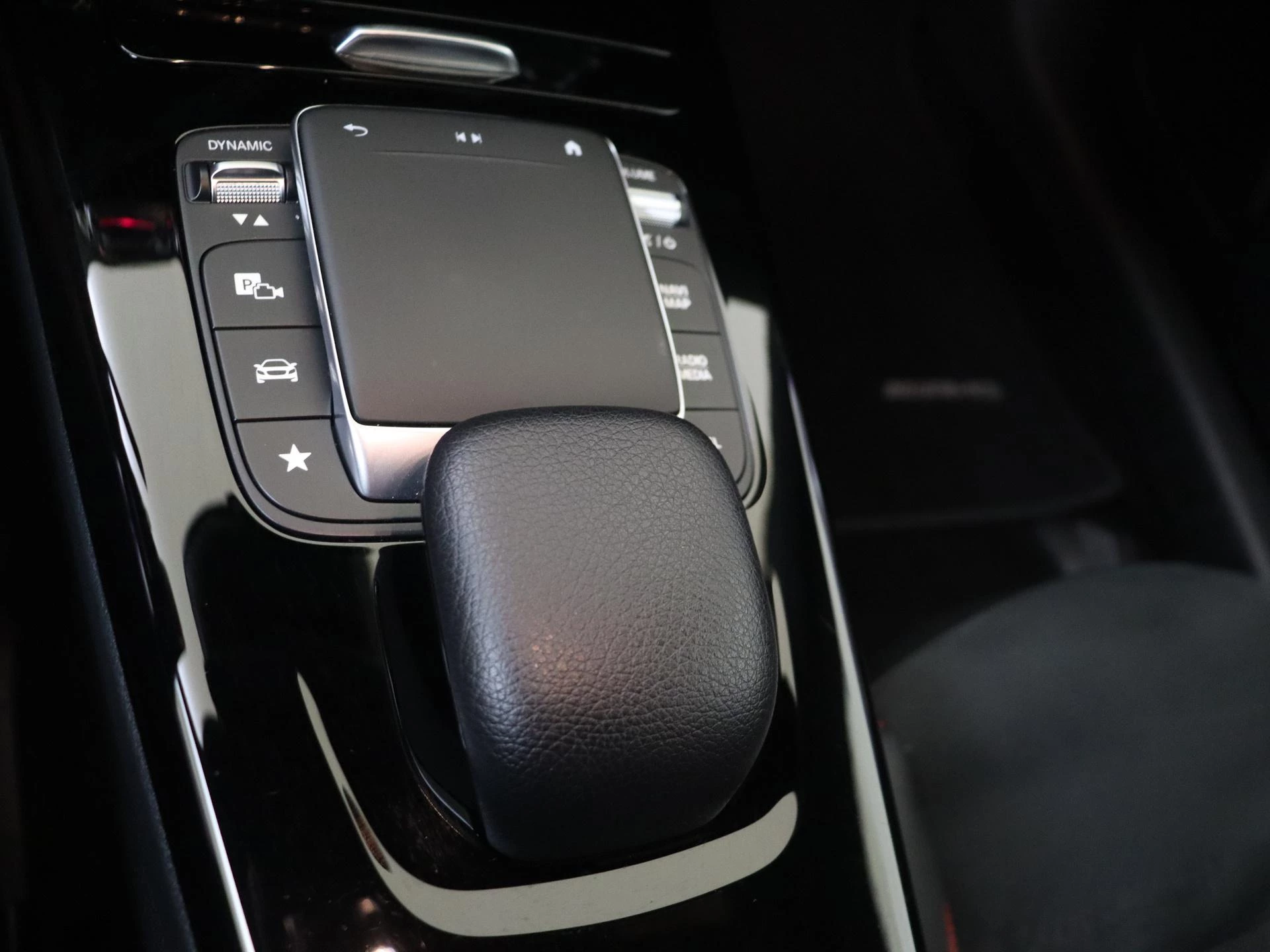 Mercedes-Benz-CLA-image-21