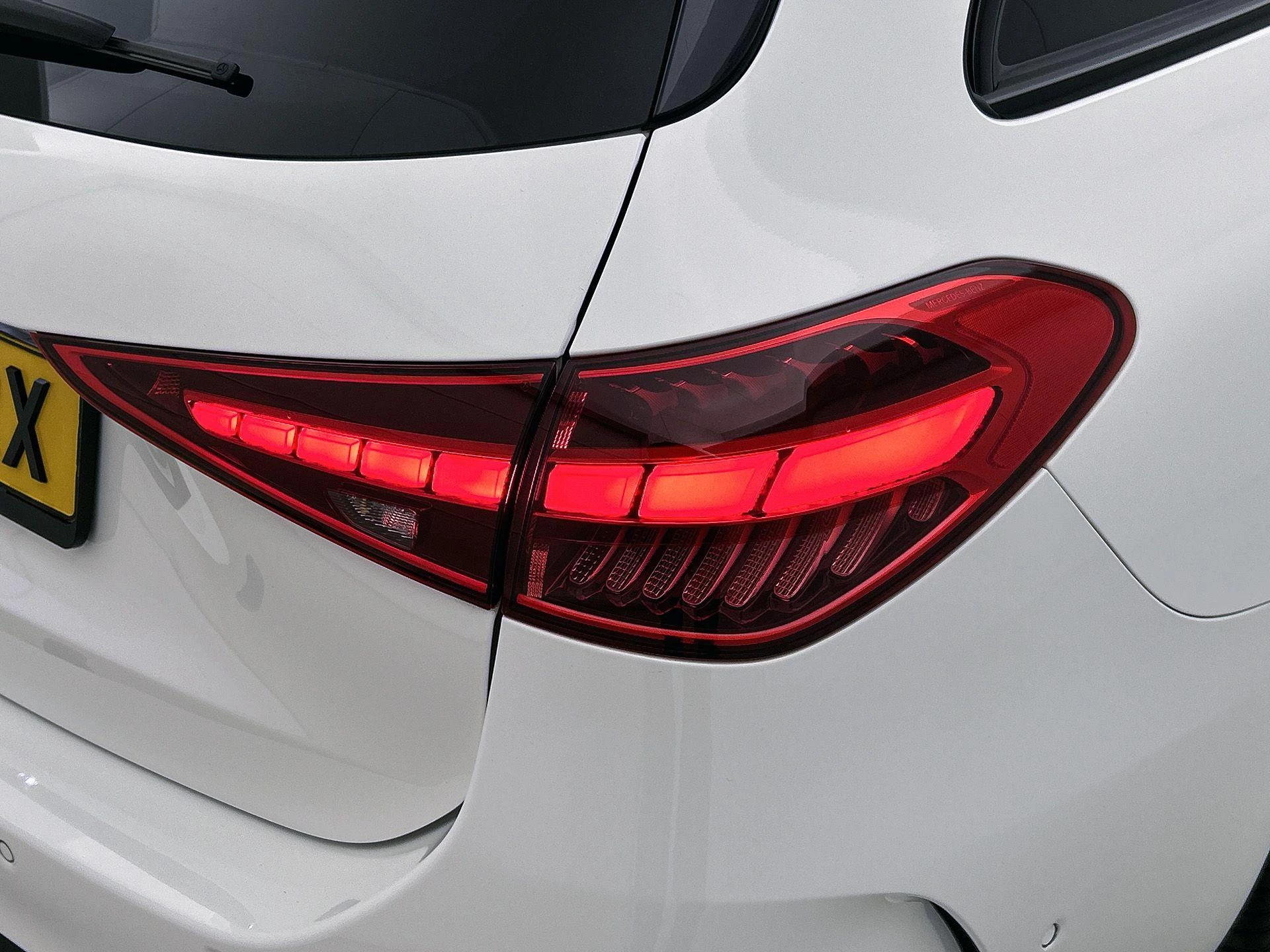 Mercedes-Benz-C-Klasse-image-11