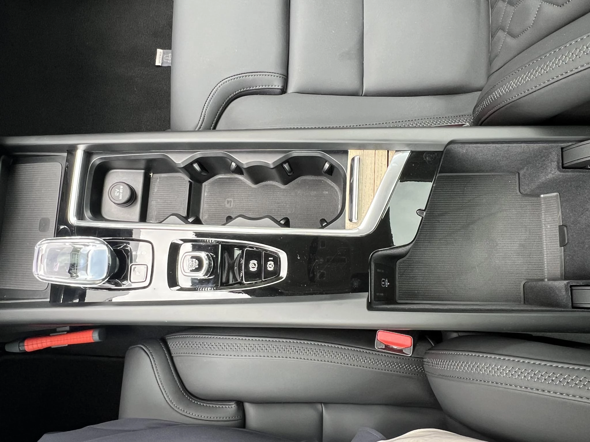 Volvo XC60 T6 Plug-in hybrid AWD Ultra Dark Trekhaak Aut.