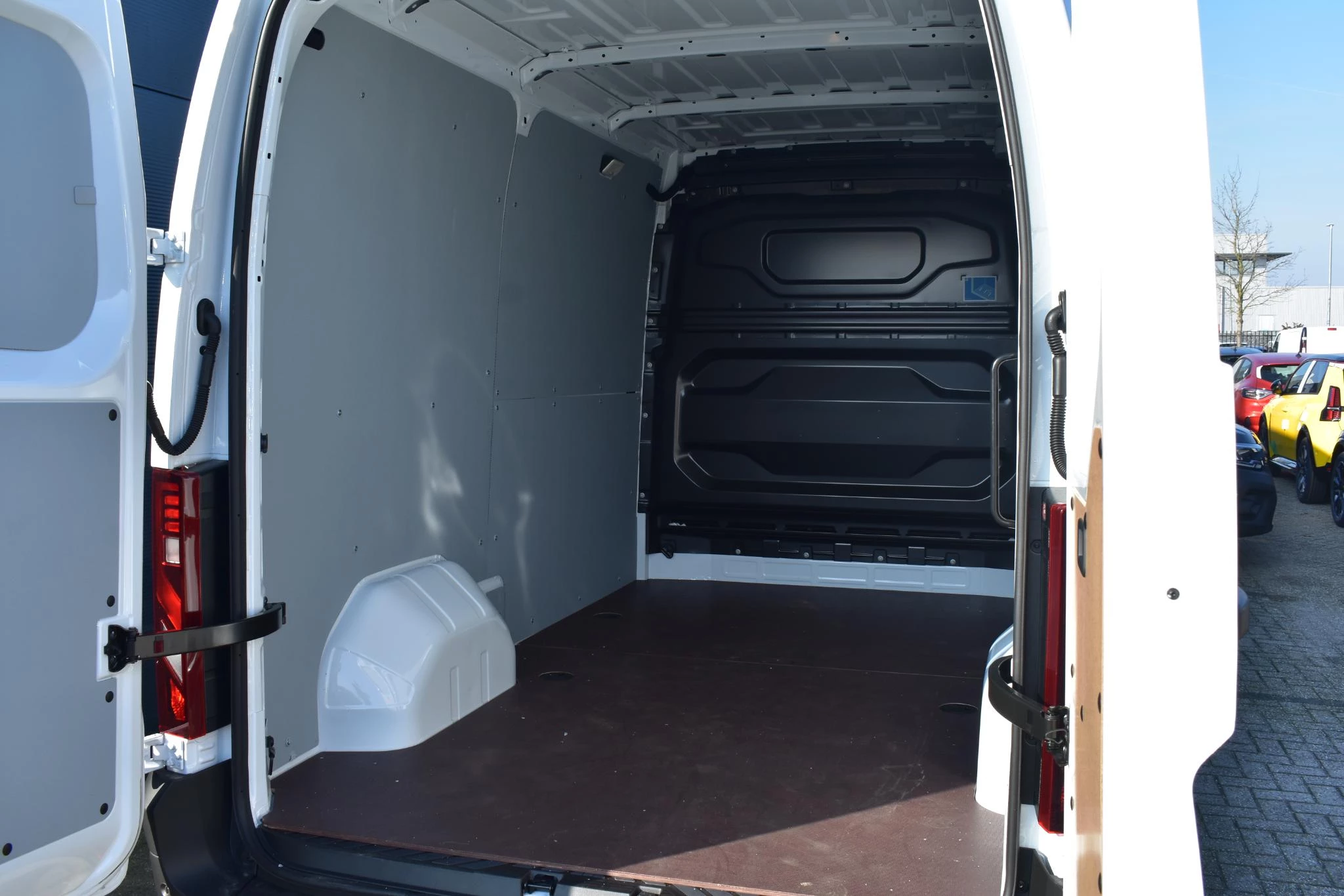 Nissan-Interstar-image-7