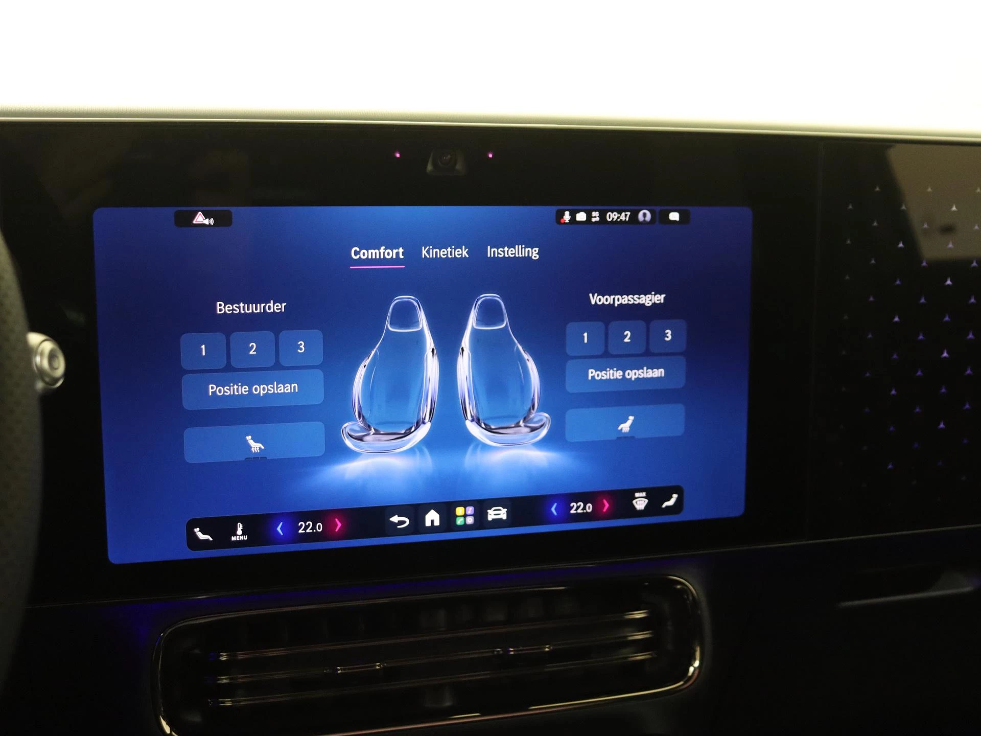 Mercedes-Benz-GLB-image-19