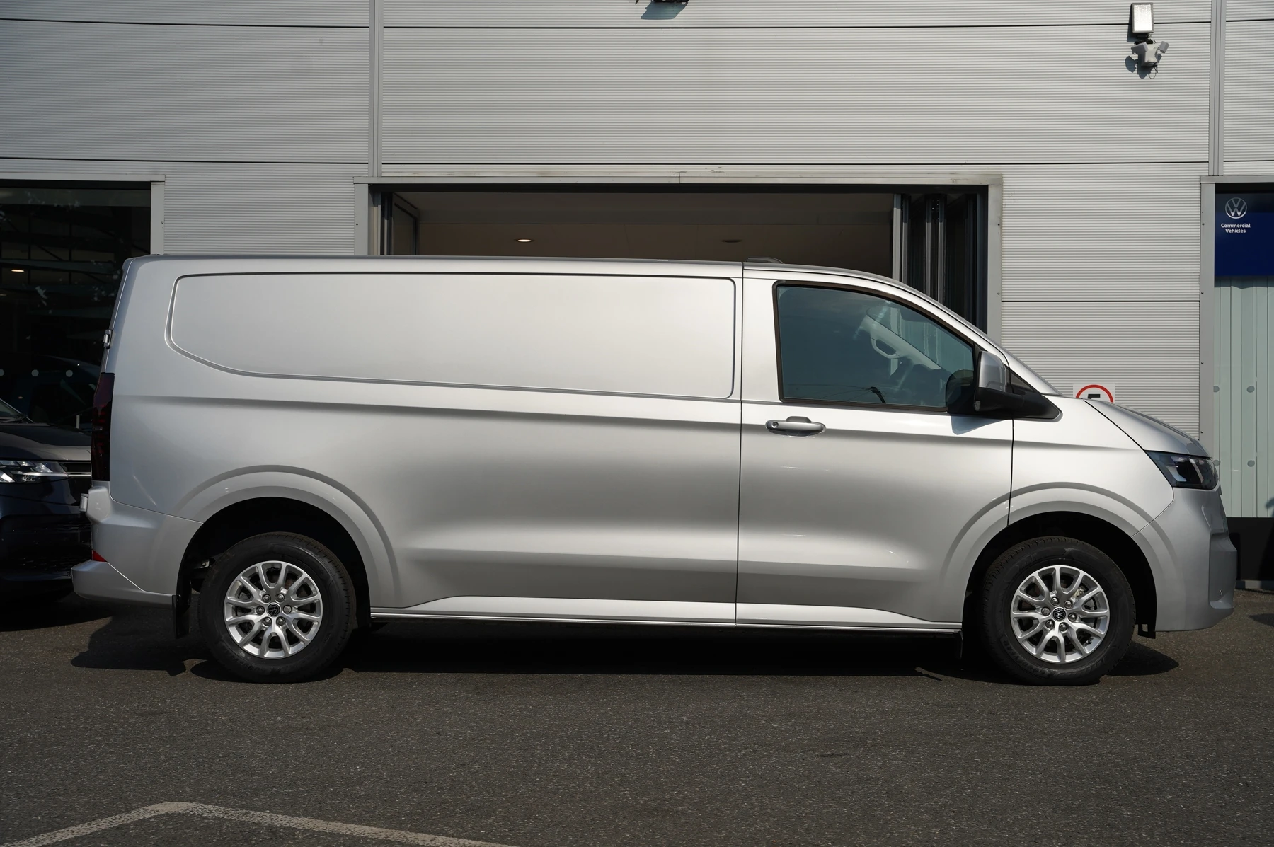 Volkswagen-Transporter-image-3