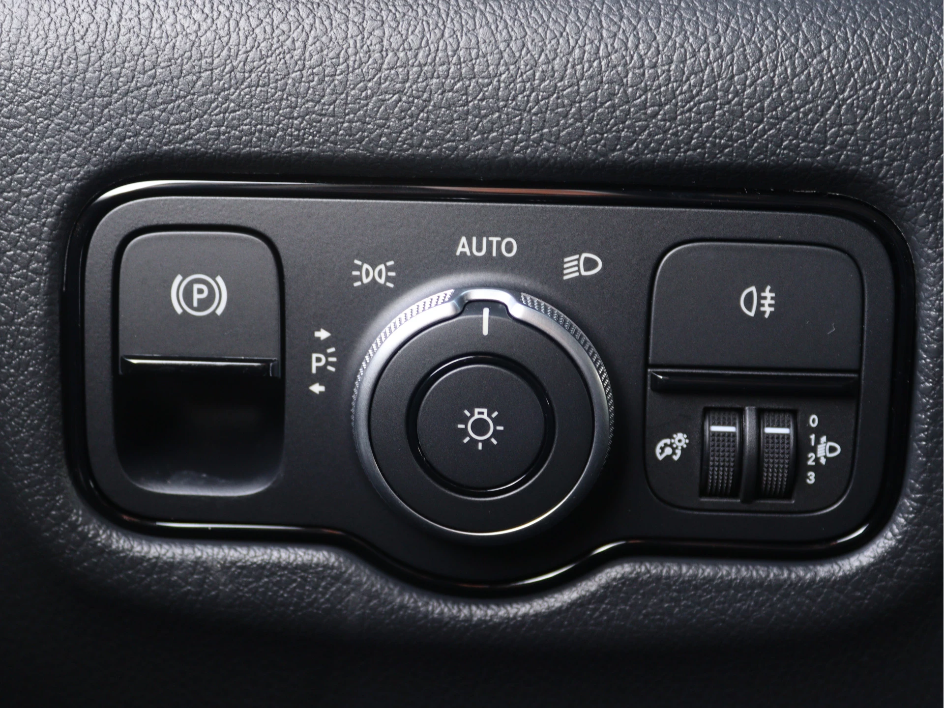 Mercedes-Benz-eVito-image-6